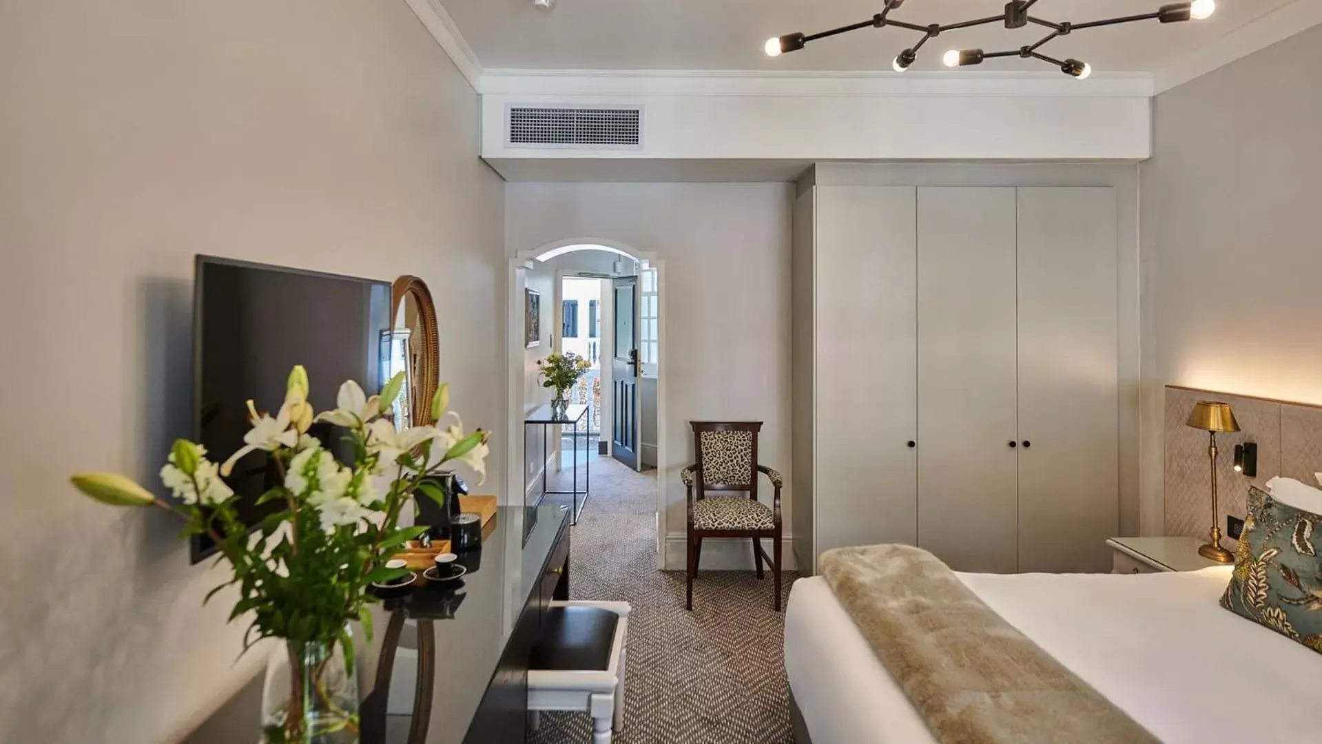 Classic Room in The Winchester Hotel by NEWMARK Classic Room in The Winchester Hotel by NEWMARK