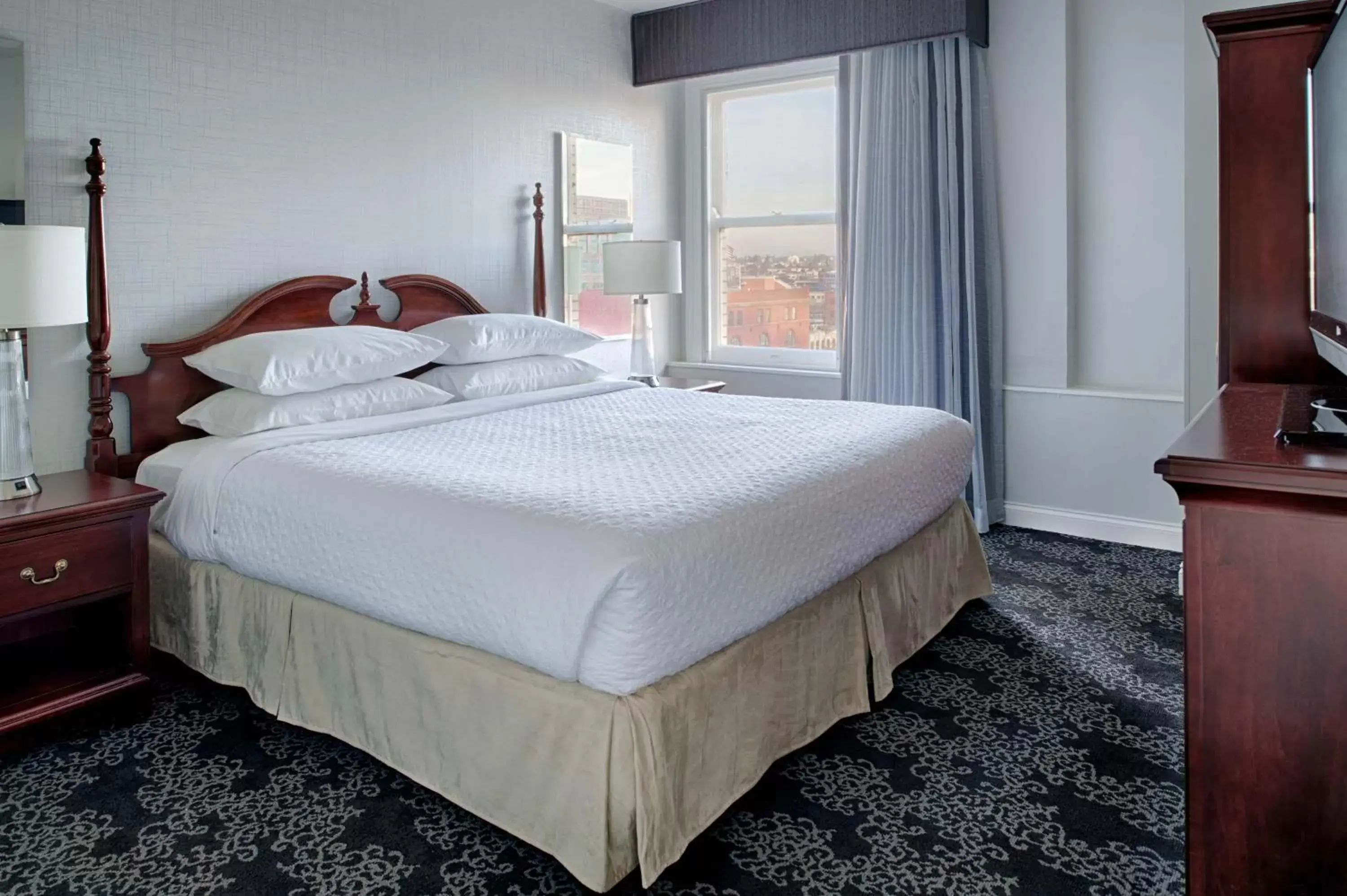 One-Bedroom King Suite in Embassy Suites by Hilton Portland Downtown One-Bedroom King Suite in Embassy Suites by Hilton Portland Downtown