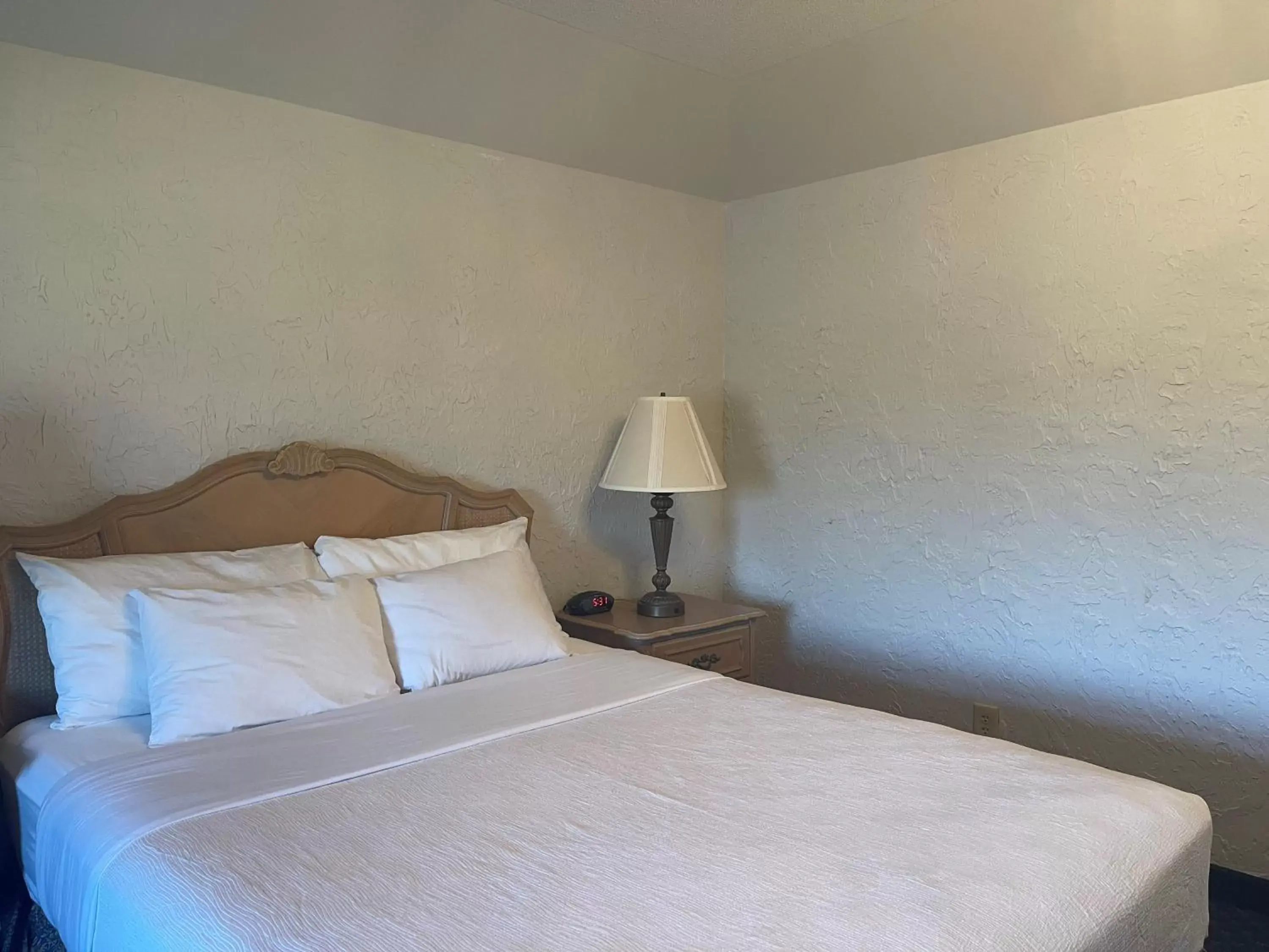 Superior Queen Room in Chateau Hotel and Conference Center Superior Queen Room in Chateau Hotel and Conference Center