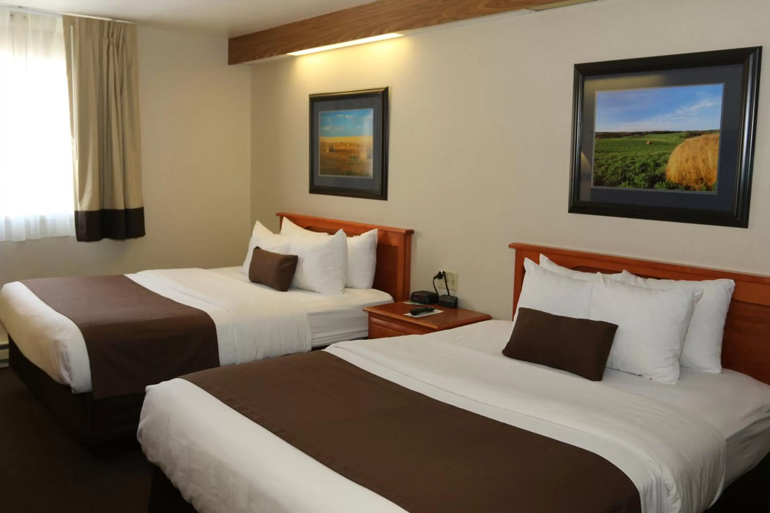 Queen Room with Two Queen Beds - Disability Access - Non-Smoking in Motel 6 Minot, ND Queen Room with Two Queen Beds - Disability Access - Non-Smoking in Motel 6 Minot, ND