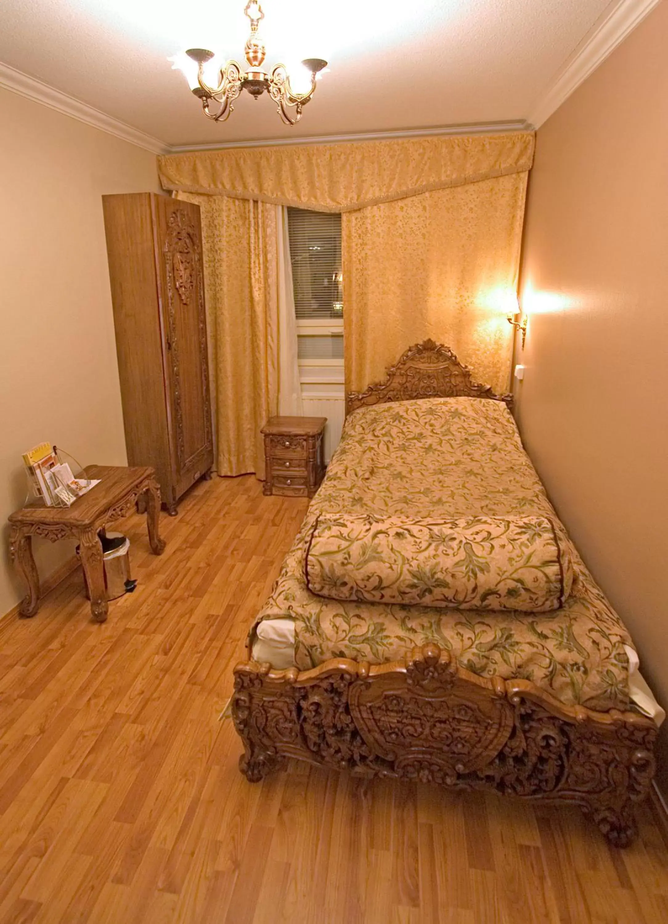 Single Room in Mango Hotel Single Room in Mango Hotel