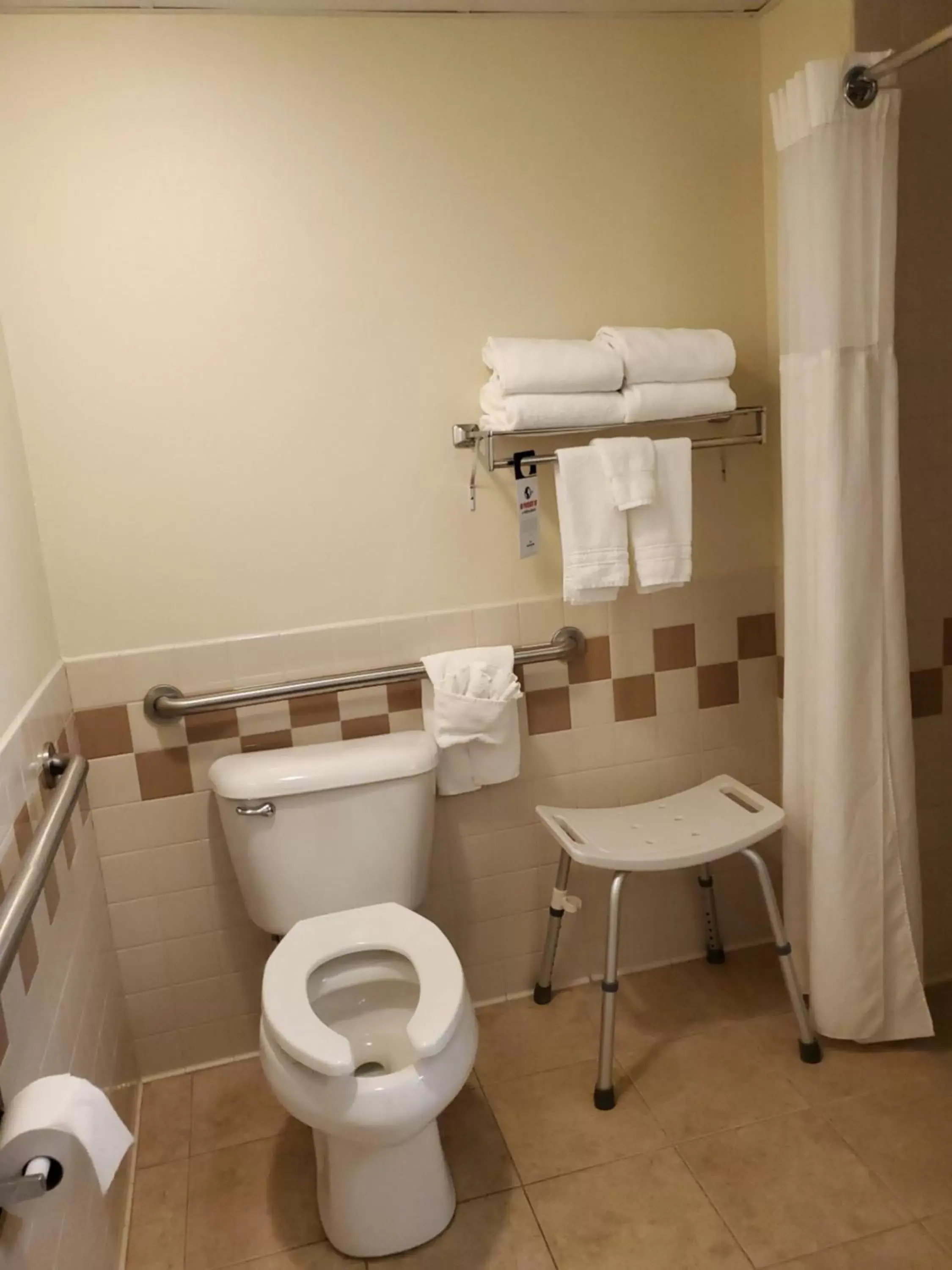 Deluxe Queen Room - Mobility Access/Non-Smoking in AmericInn by Wyndham Thief River Falls Deluxe Queen Room - Mobility Access/Non-Smoking in AmericInn by Wyndham Thief River Falls