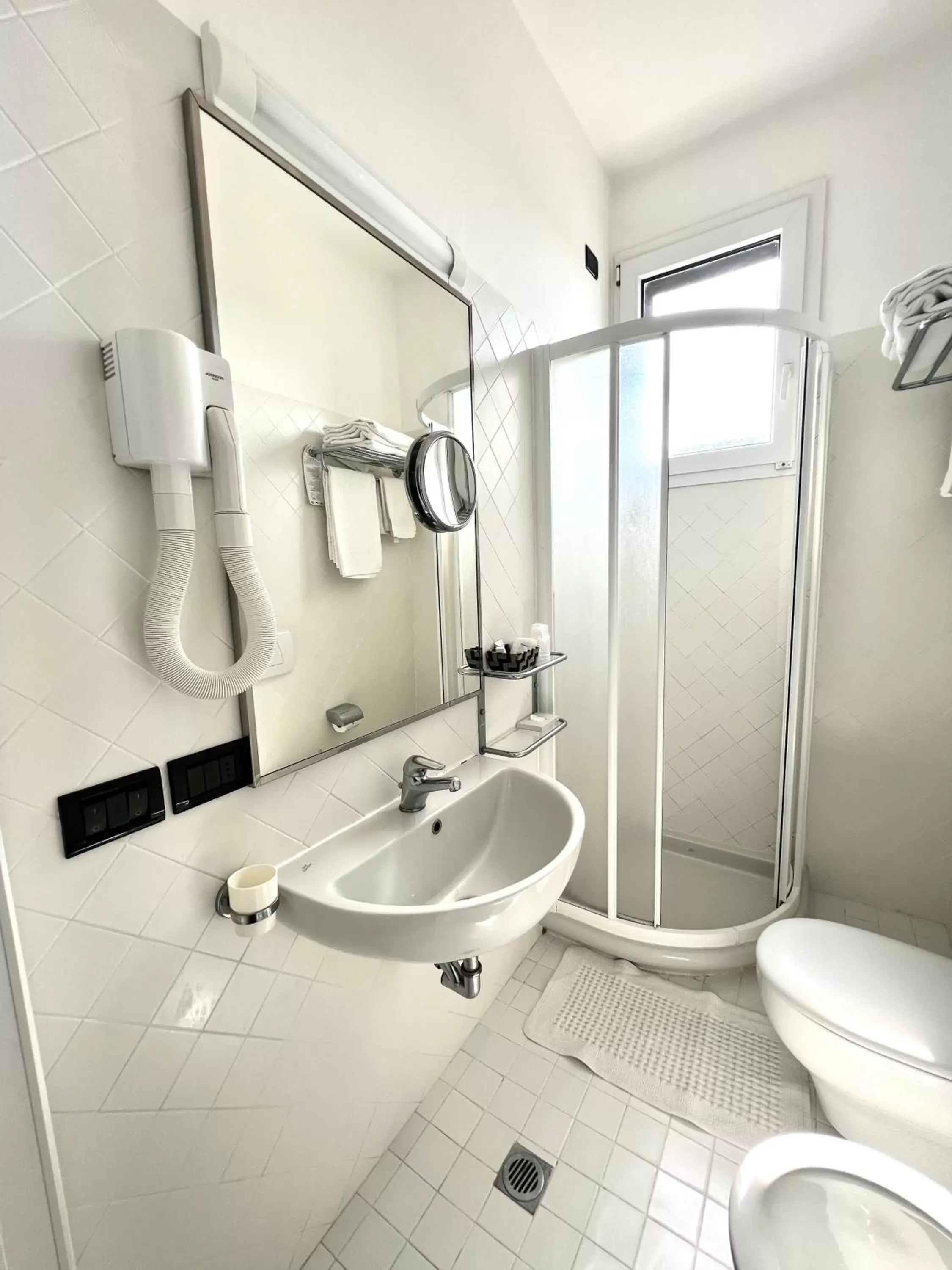 Economy Double Room in Hotel B&B Montecarlo Economy Double Room in Hotel B&B Montecarlo