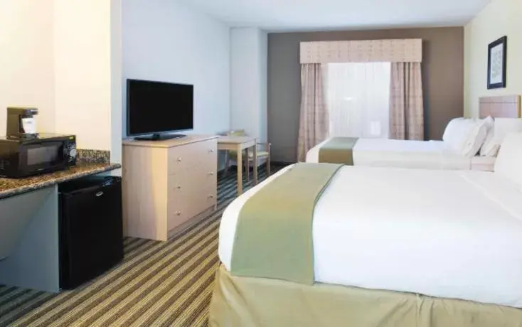 Standard Queen Room with Two Queen Beds in Holiday Inn Express Hotel & Suites Alvarado by IHG Standard Queen Room with Two Queen Beds in Holiday Inn Express Hotel & Suites Alvarado by IHG