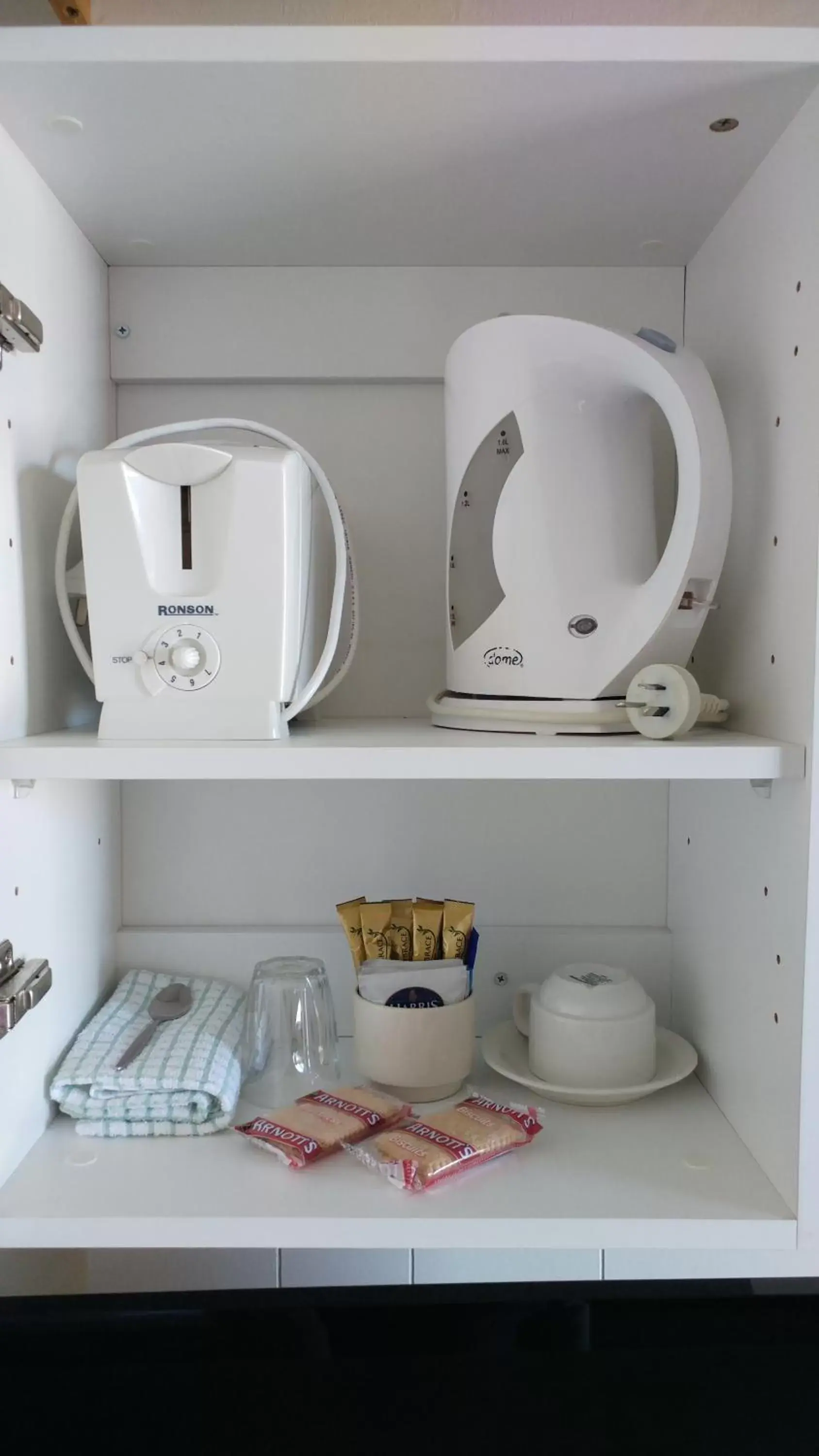 Deluxe Queen + Double in Bega Motel Deluxe Queen + Double in Bega Motel