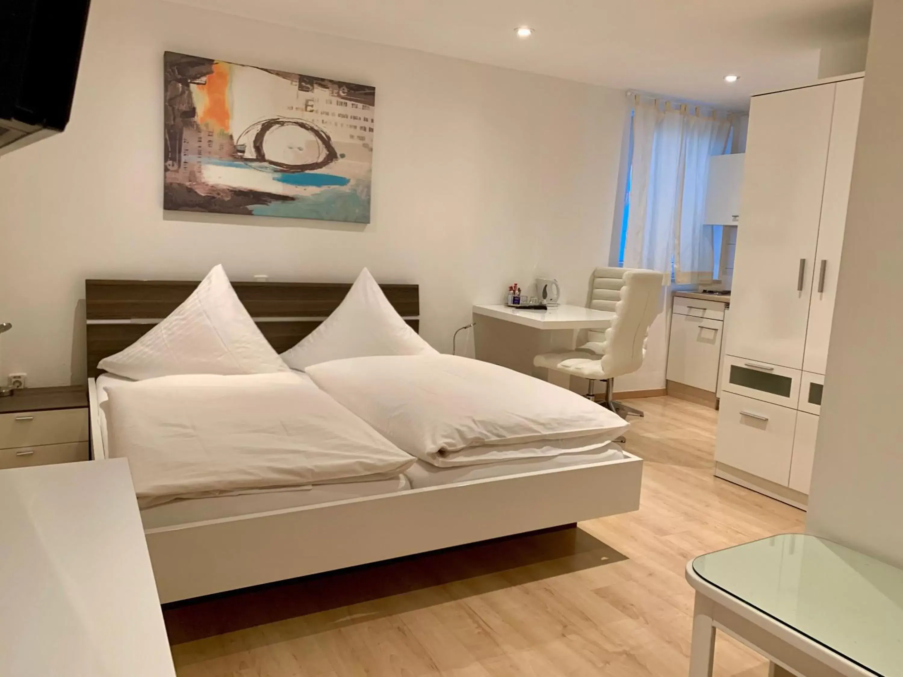 Studio in the basement with kitchen - single occupancy in Marias Inn - Bed & Breakfast Studio in the basement with kitchen - single occupancy in Marias Inn - Bed & Breakfast