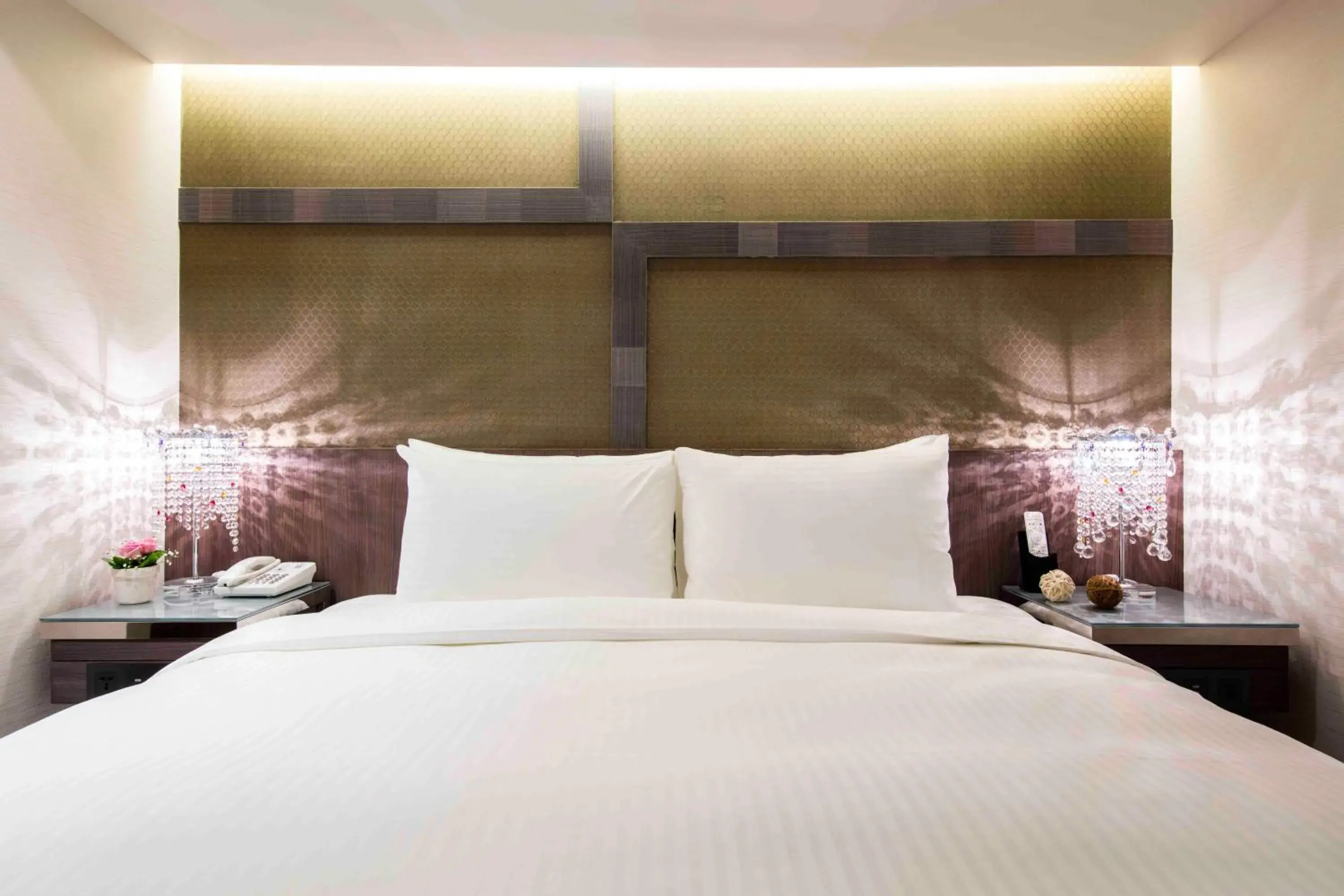 Run of House (Check-In after 21:00) in Hotel I Journey Run of House (Check-In after 21:00) in Hotel I Journey