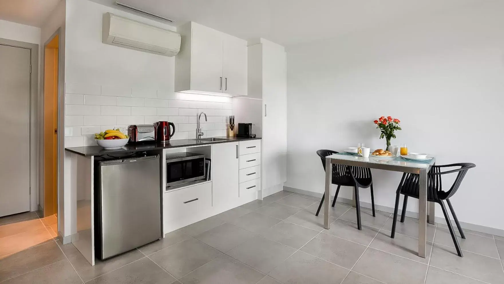 Two-Bedroom Apartment in East Maitland Executive Apartments Two-Bedroom Apartment in East Maitland Executive Apartments