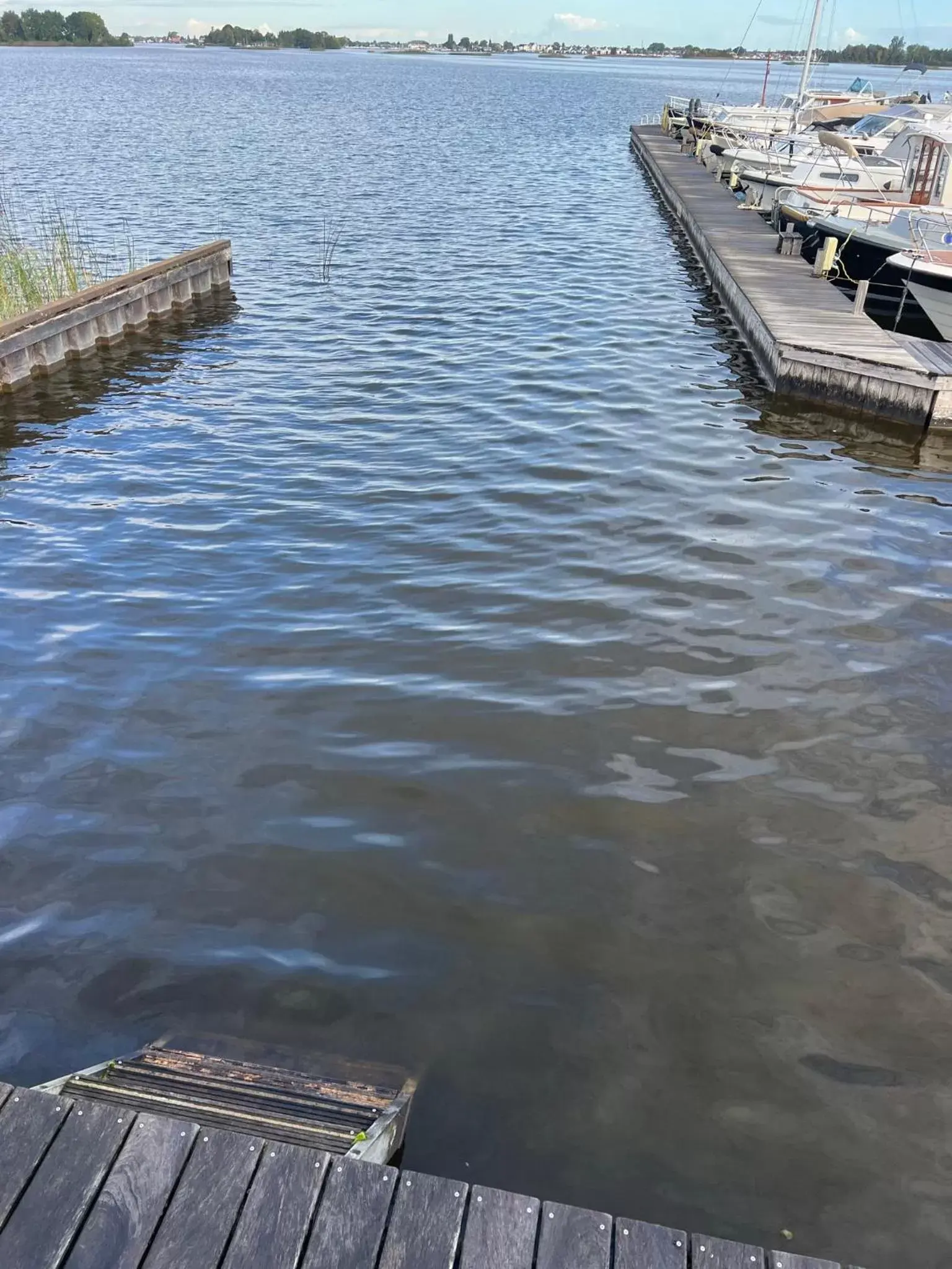 Studio with Lake View in Plassenzicht Logies, Vergaderen en Sloepverhuur Studio with Lake View in Plassenzicht Logies, Vergaderen en Sloepverhuur
