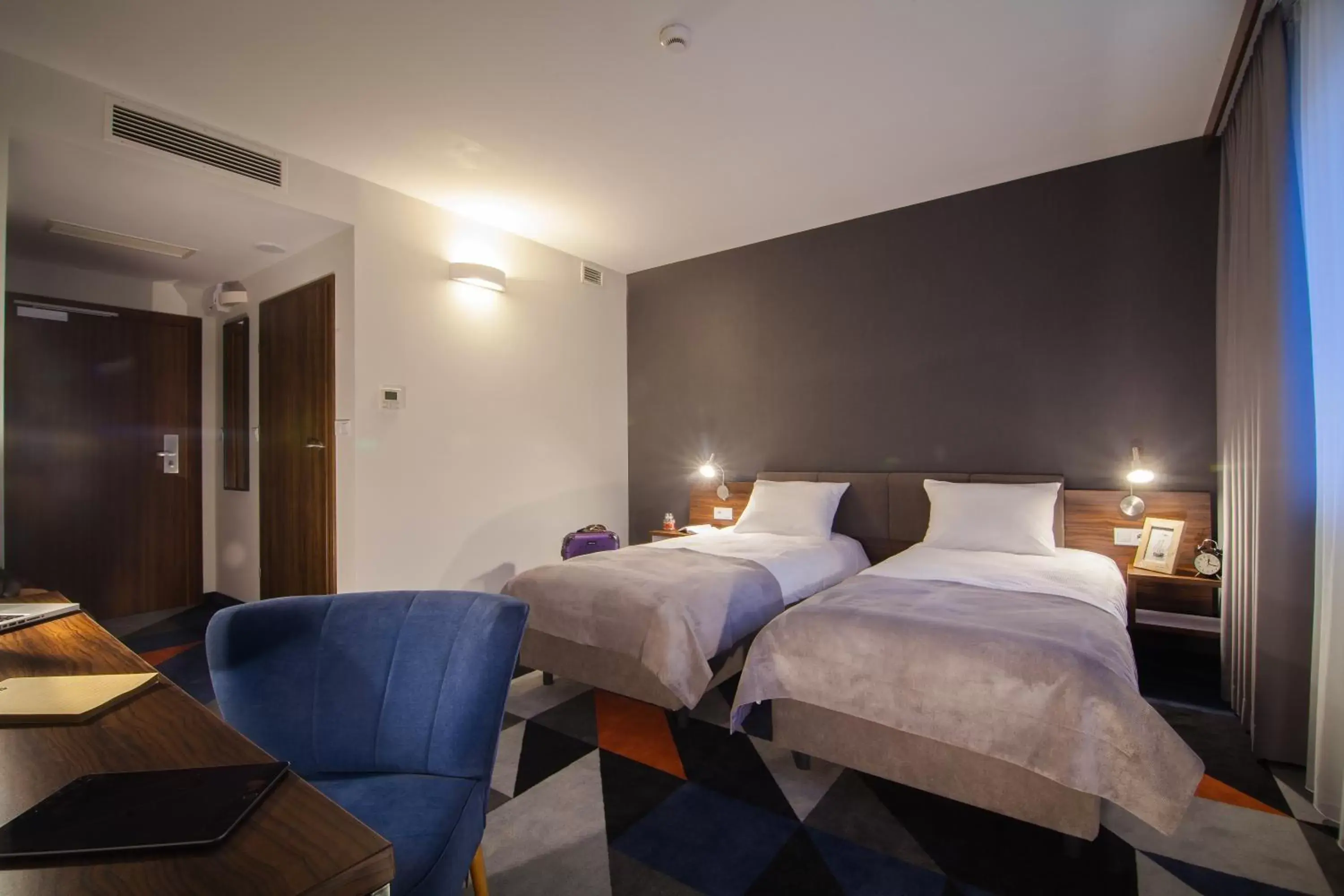 Twin Room with Private Bathroom in Vulcan Hotel Twin Room with Private Bathroom in Vulcan Hotel