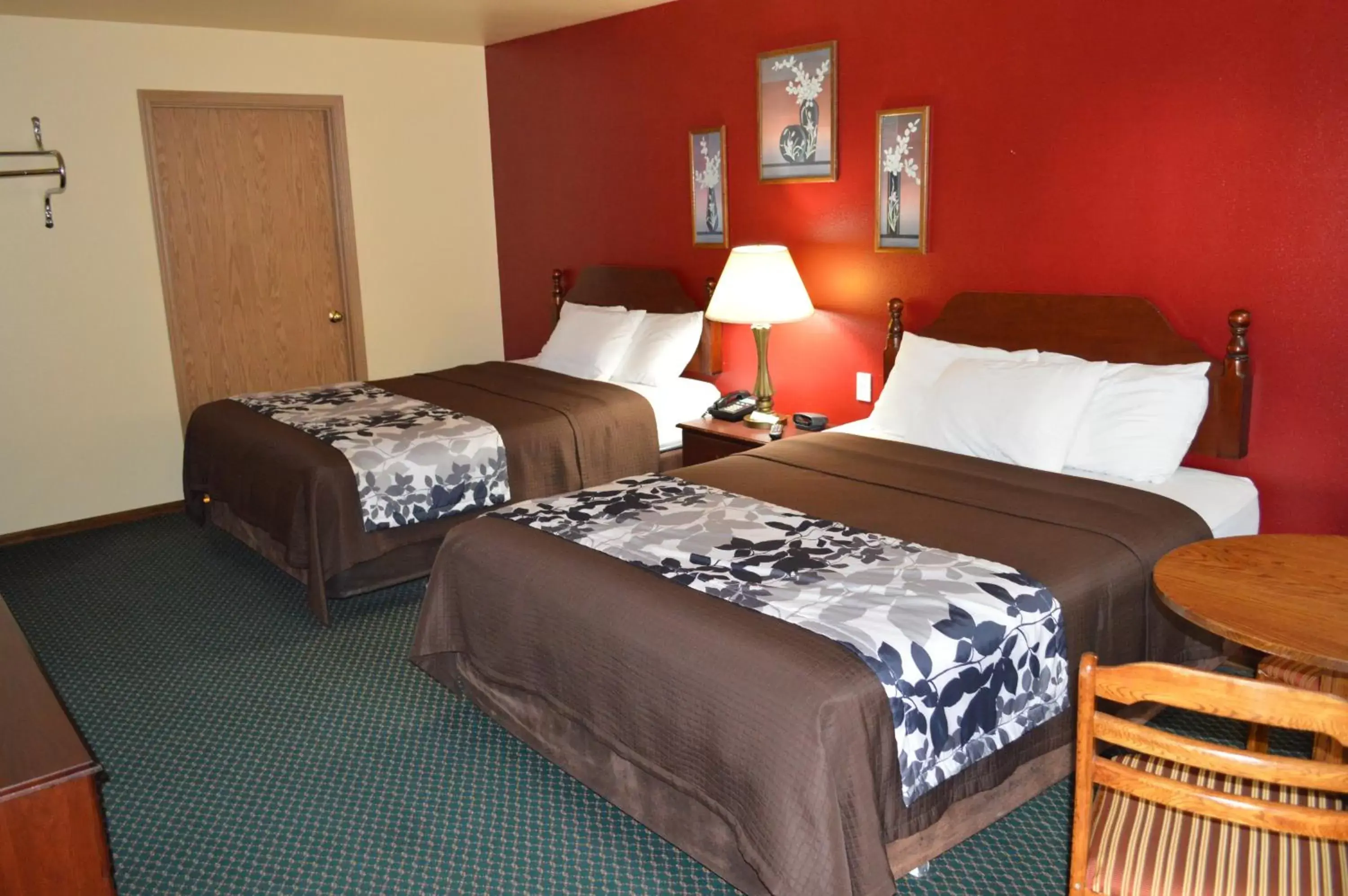 Double Room with Two Double Beds in Western Motel Double Room with Two Double Beds in Western Motel