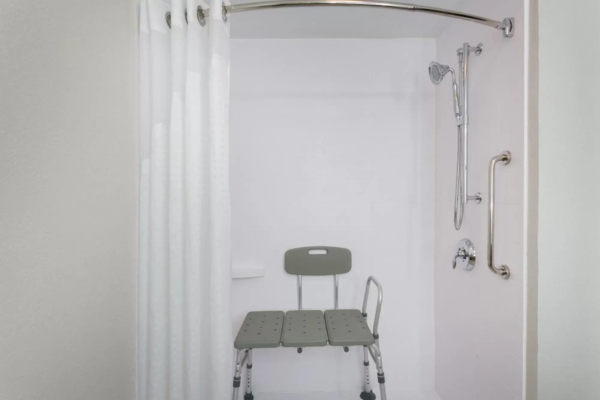 Standard Room with Two Queen Beds - Communications Accessible Tub in Holiday Inn Express & Suites. by IHG Standard Room with Two Queen Beds - Communications Accessible Tub in Holiday Inn Express & Suites. by IHG