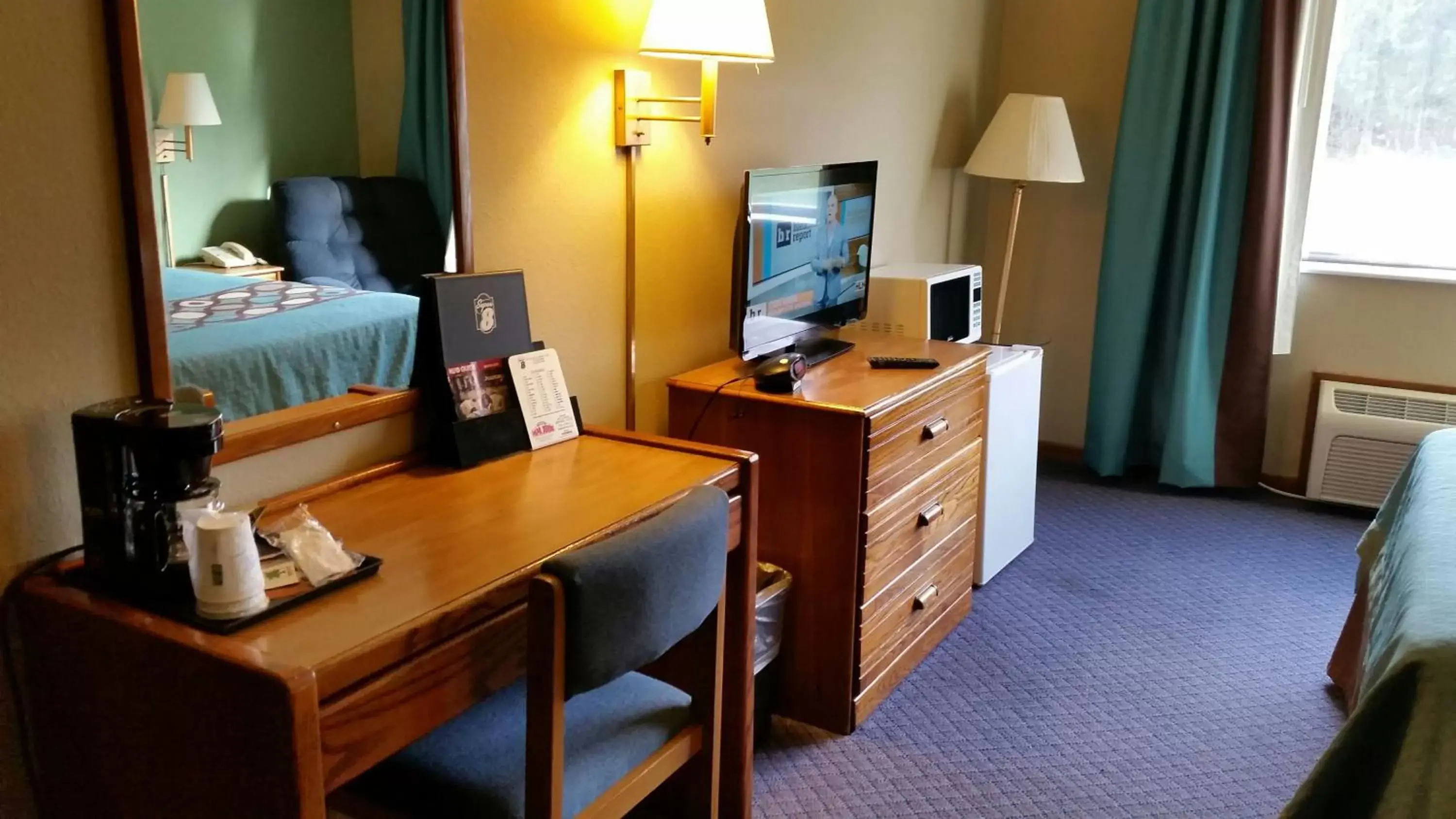 Queen Room - Non-Smoking in Super 8 by Wyndham Macomb Queen Room - Non-Smoking in Super 8 by Wyndham Macomb