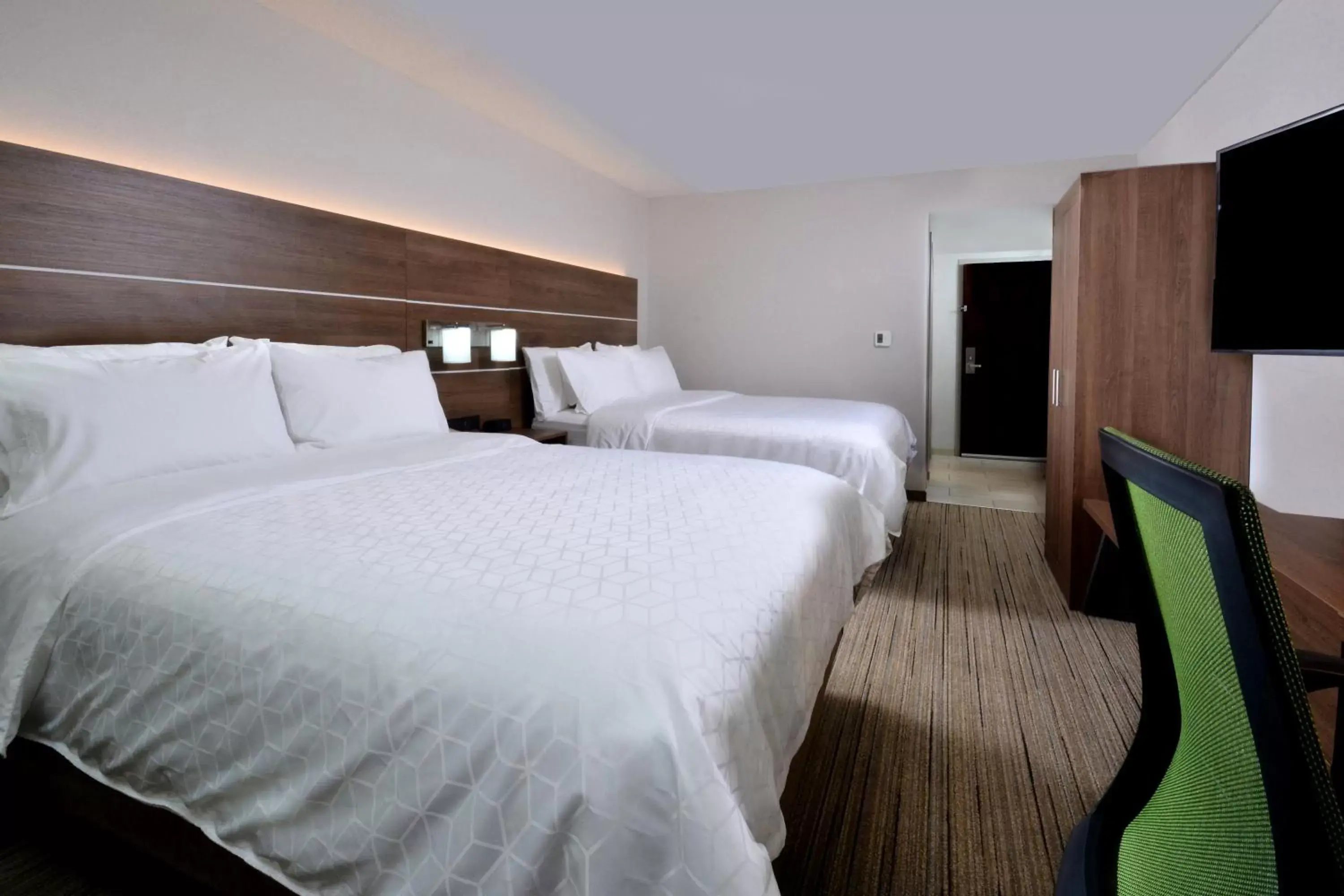 Standard Queen Room with Two Queen Beds - Communications Accessible in Holiday Inn Express Durham, an IHG Hotel Standard Queen Room with Two Queen Beds - Communications Accessible in Holiday Inn Express Durham, an IHG Hotel