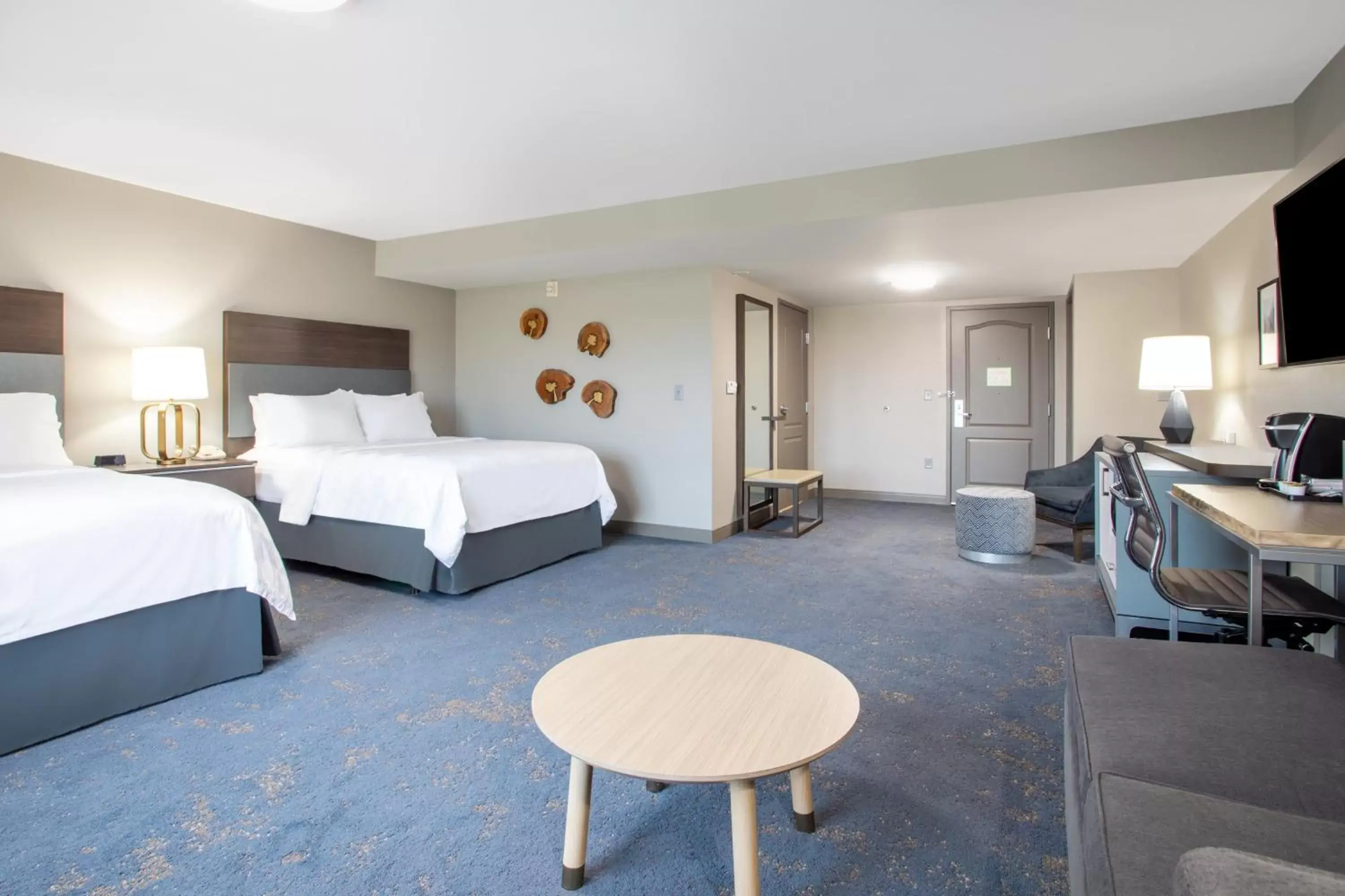 Standard Queen Room with Sofa Bed in Holiday Inn Valdosta Conference Center by IHG Standard Queen Room with Sofa Bed in Holiday Inn Valdosta Conference Center by IHG