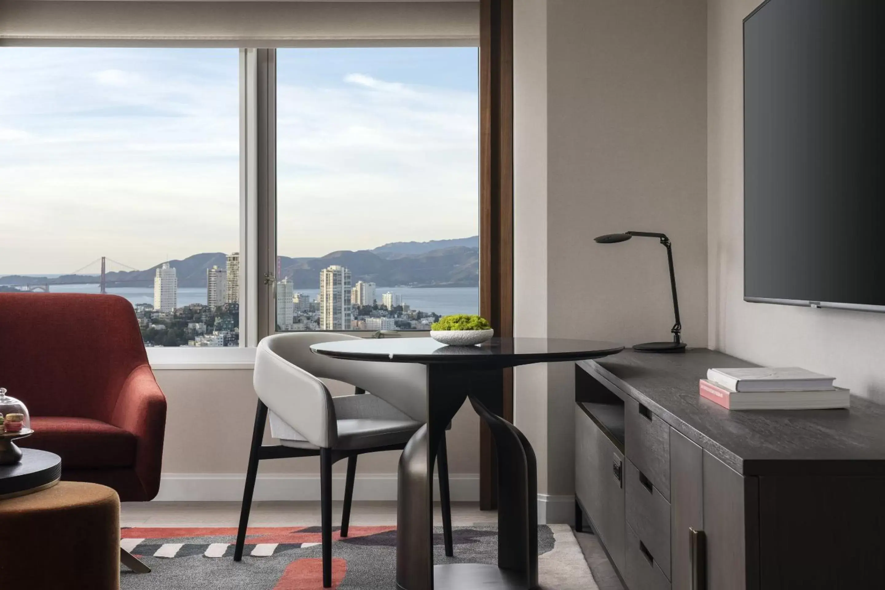 Superior King Room with Bay View in Four Seasons Hotel San Francisco at Embarcadero Superior King Room with Bay View in Four Seasons Hotel San Francisco at Embarcadero