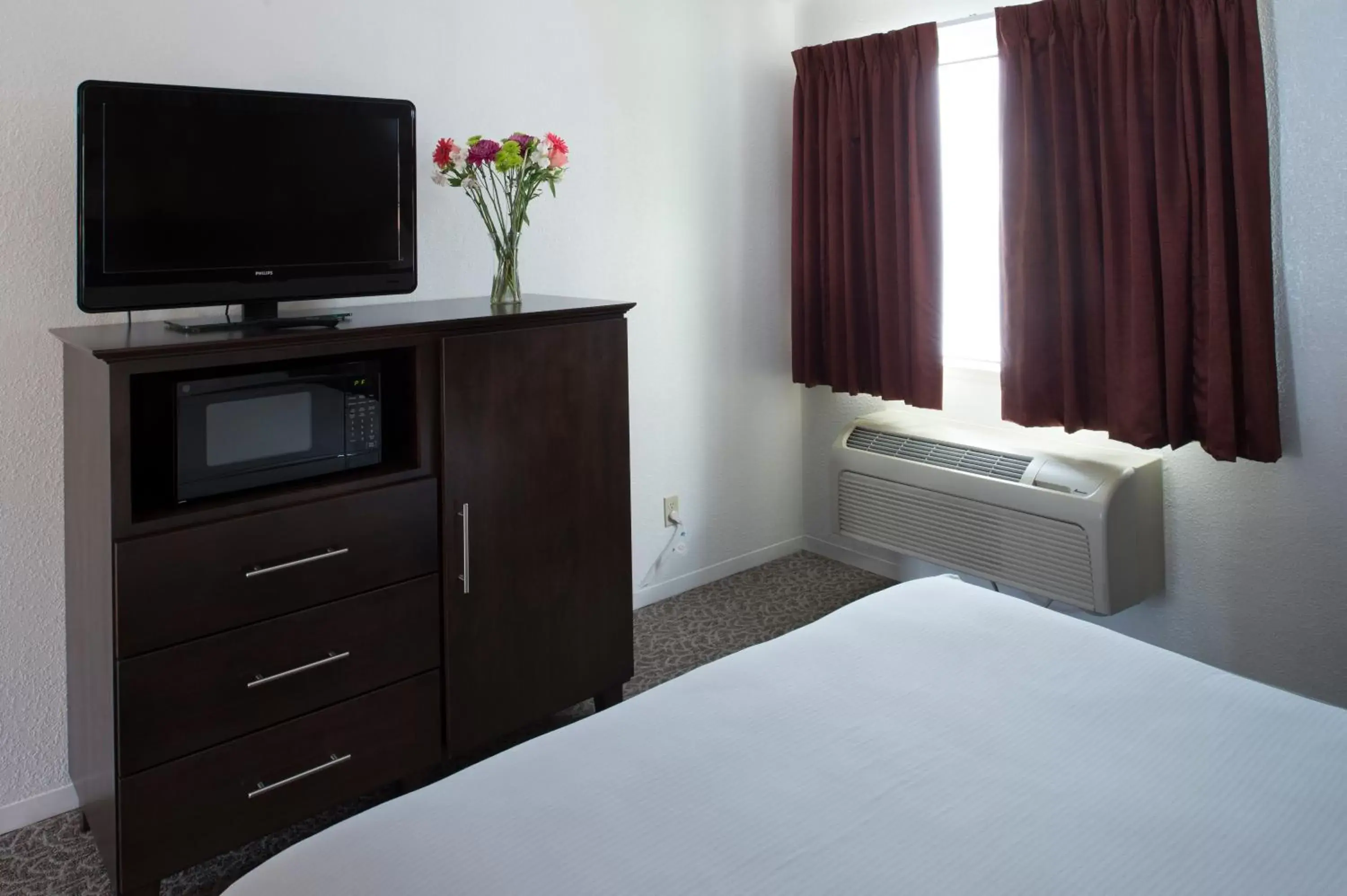 Deluxe Queen Room in Mission Inn Deluxe Queen Room in Mission Inn