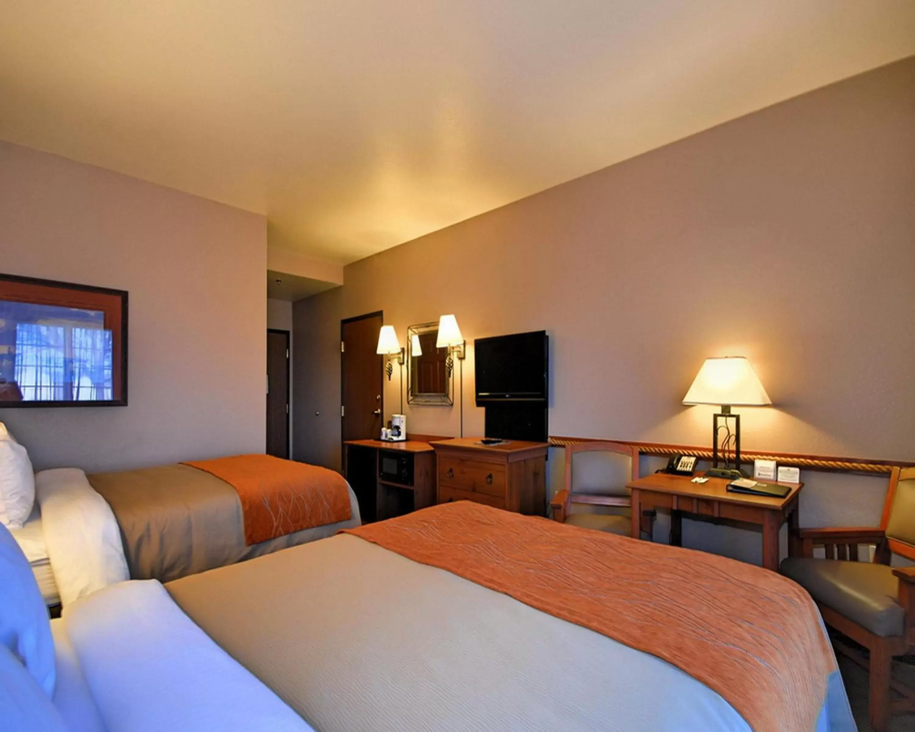 Queen Room with Two Queen Beds in Comfort Inn Benson near Kartchner Caverns Queen Room with Two Queen Beds in Comfort Inn Benson near Kartchner Caverns