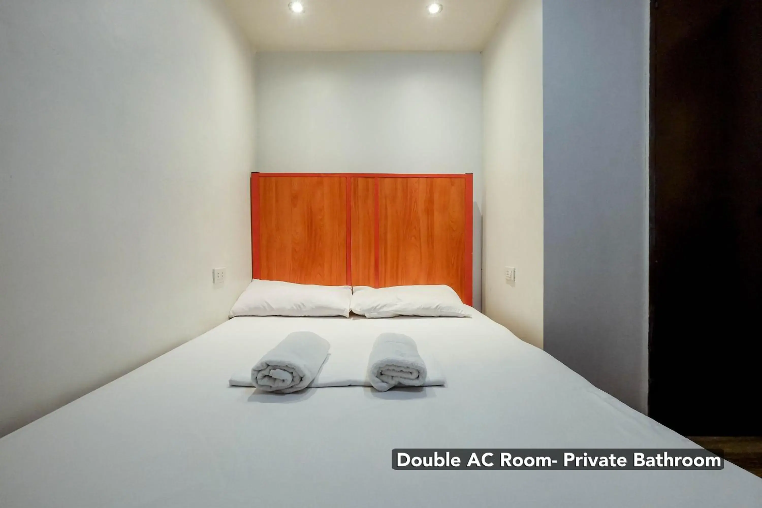 Double Aircon Room in Stay Malate (Wanderers Guest House) Double Aircon Room in Stay Malate (Wanderers Guest House)