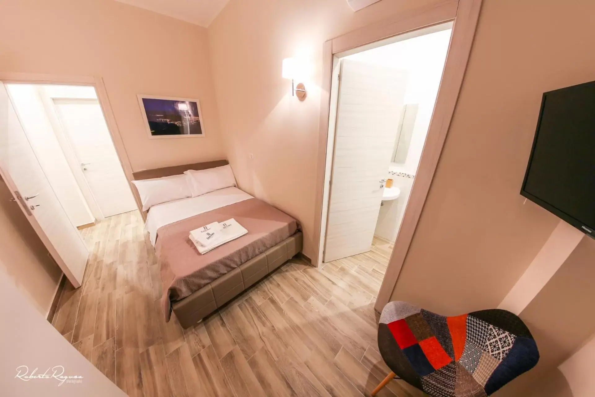 Small Double Room with French Bed in Quinto Stabile Rooms&Suite Small Double Room with French Bed in Quinto Stabile Rooms&Suite