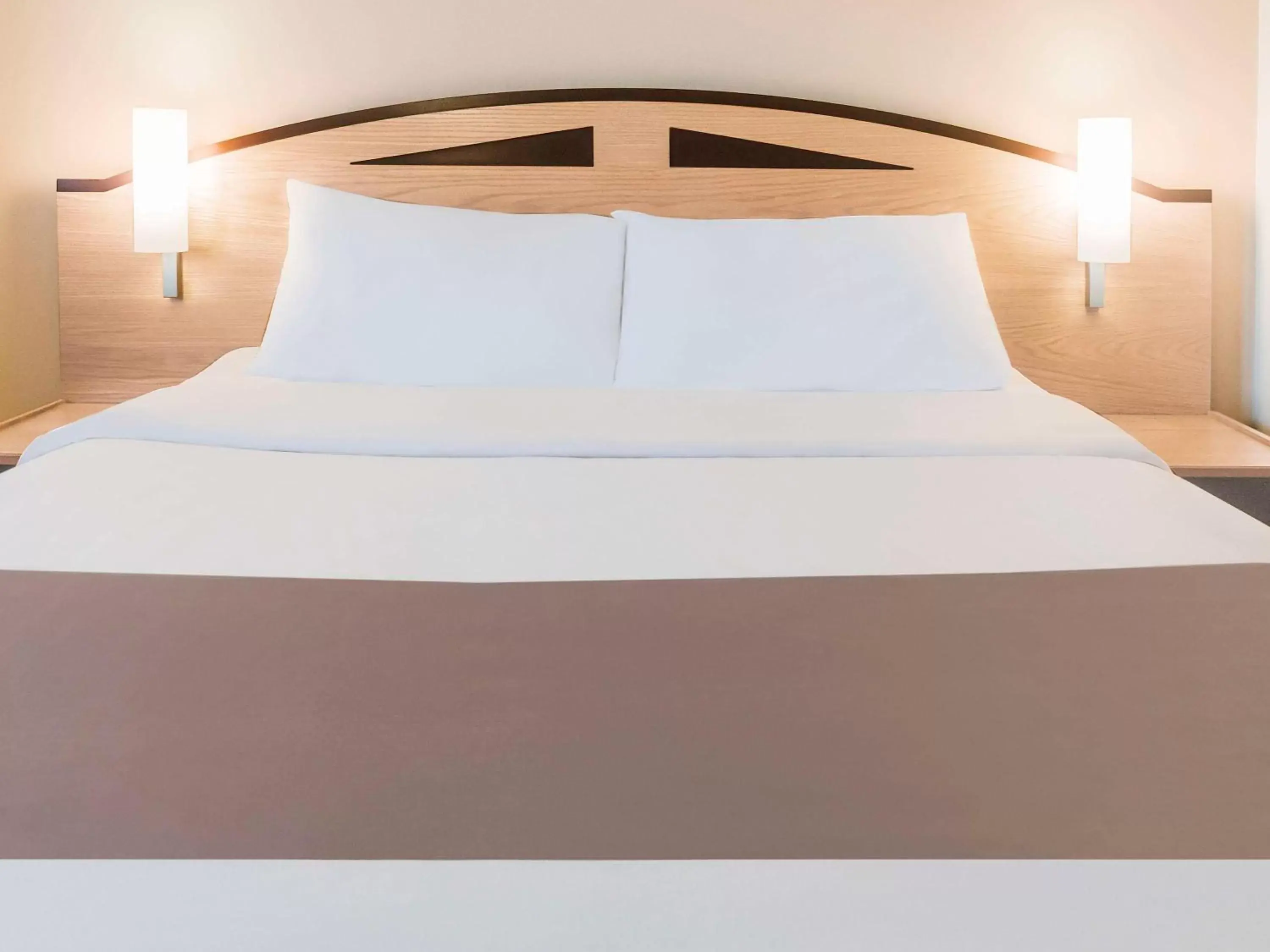 Family Room with double bed and sofa bed in ibis Chesterfield Centre – Market Town Family Room with double bed and sofa bed in ibis Chesterfield Centre – Market Town