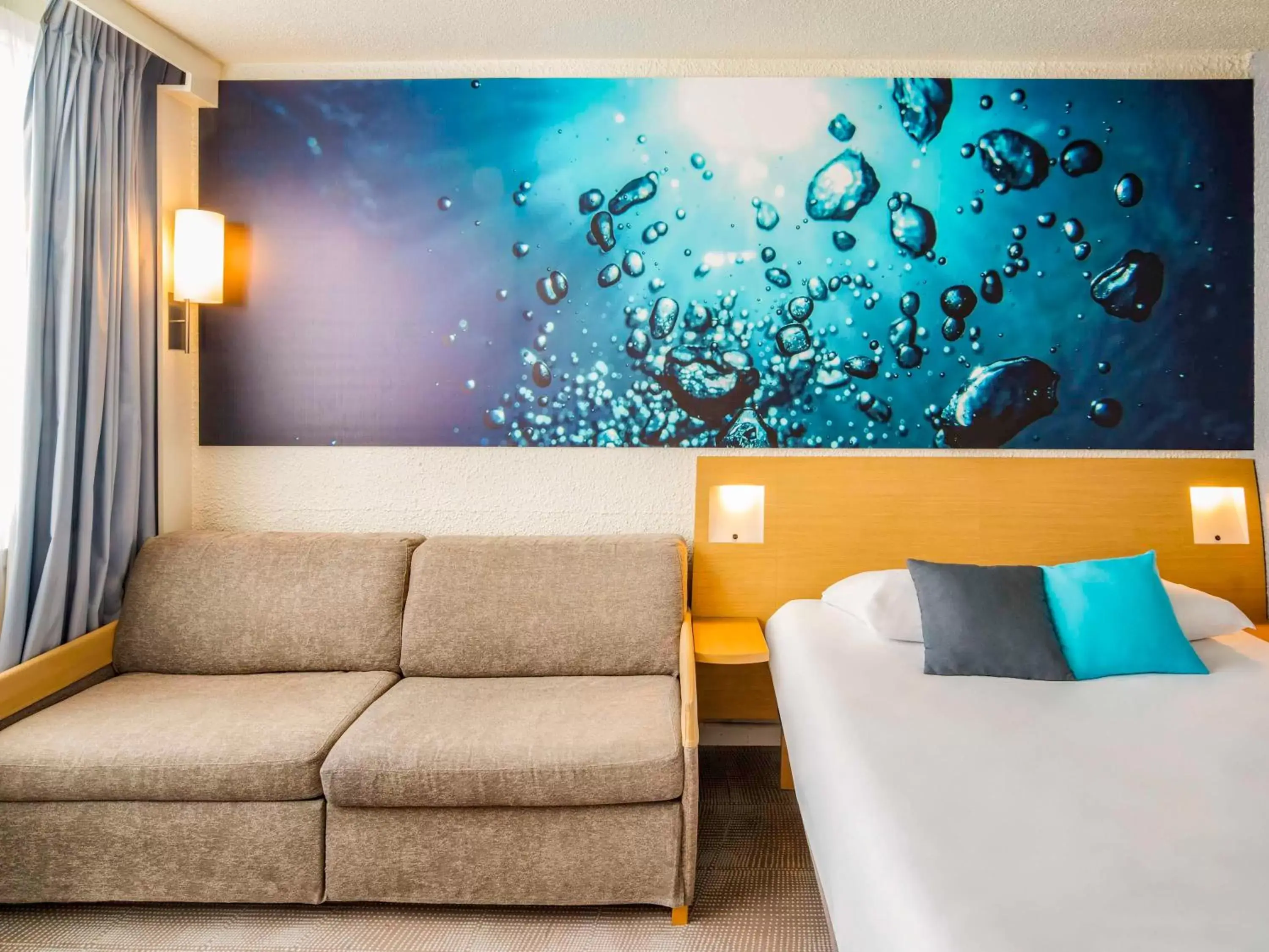 Classic Double Room with Sofa and Pool View in Novotel Le Mans Classic Double Room with Sofa and Pool View in Novotel Le Mans