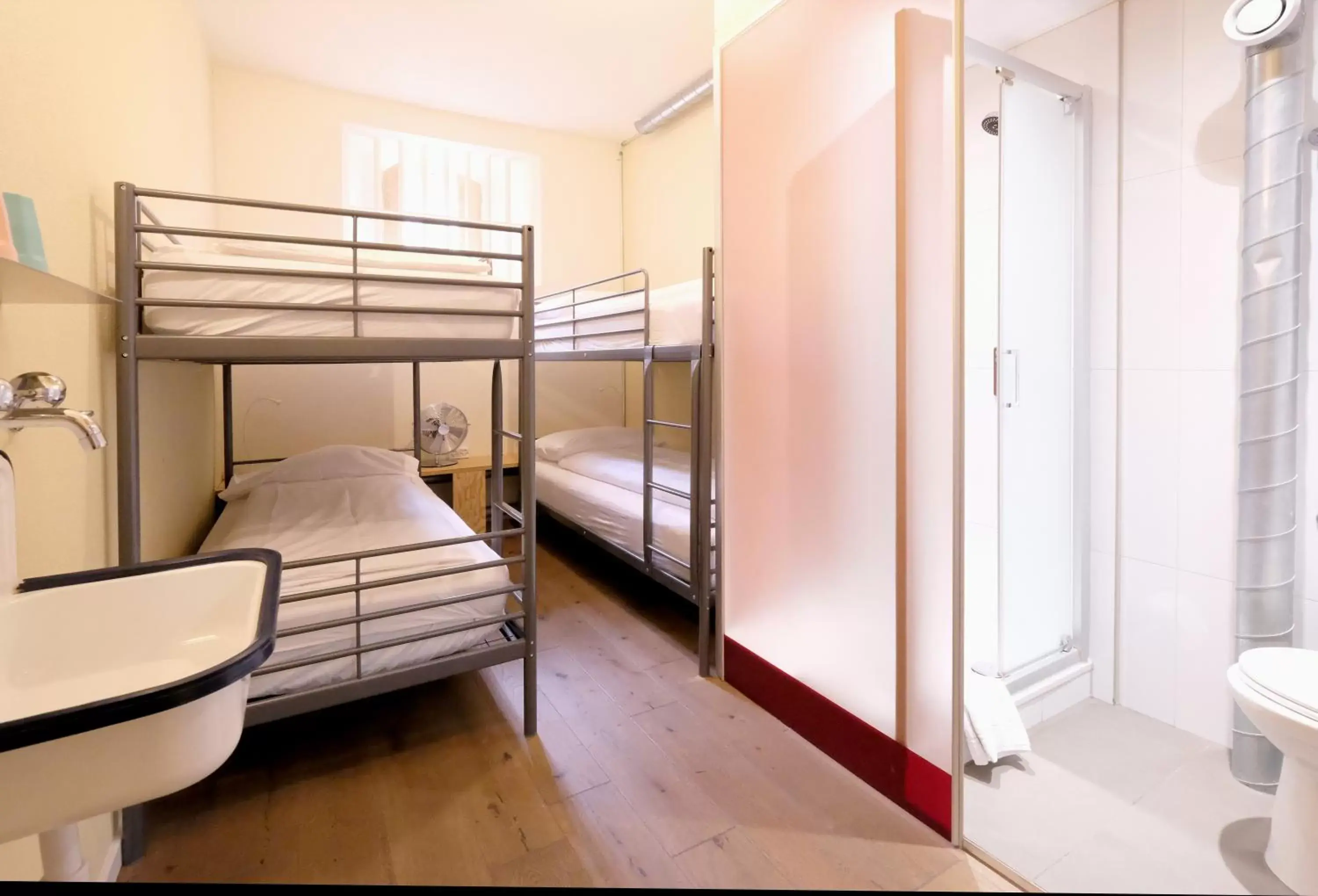 Quadruple Room with Private External Bathroom in Barabas Luzern Quadruple Room with Private External Bathroom in Barabas Luzern