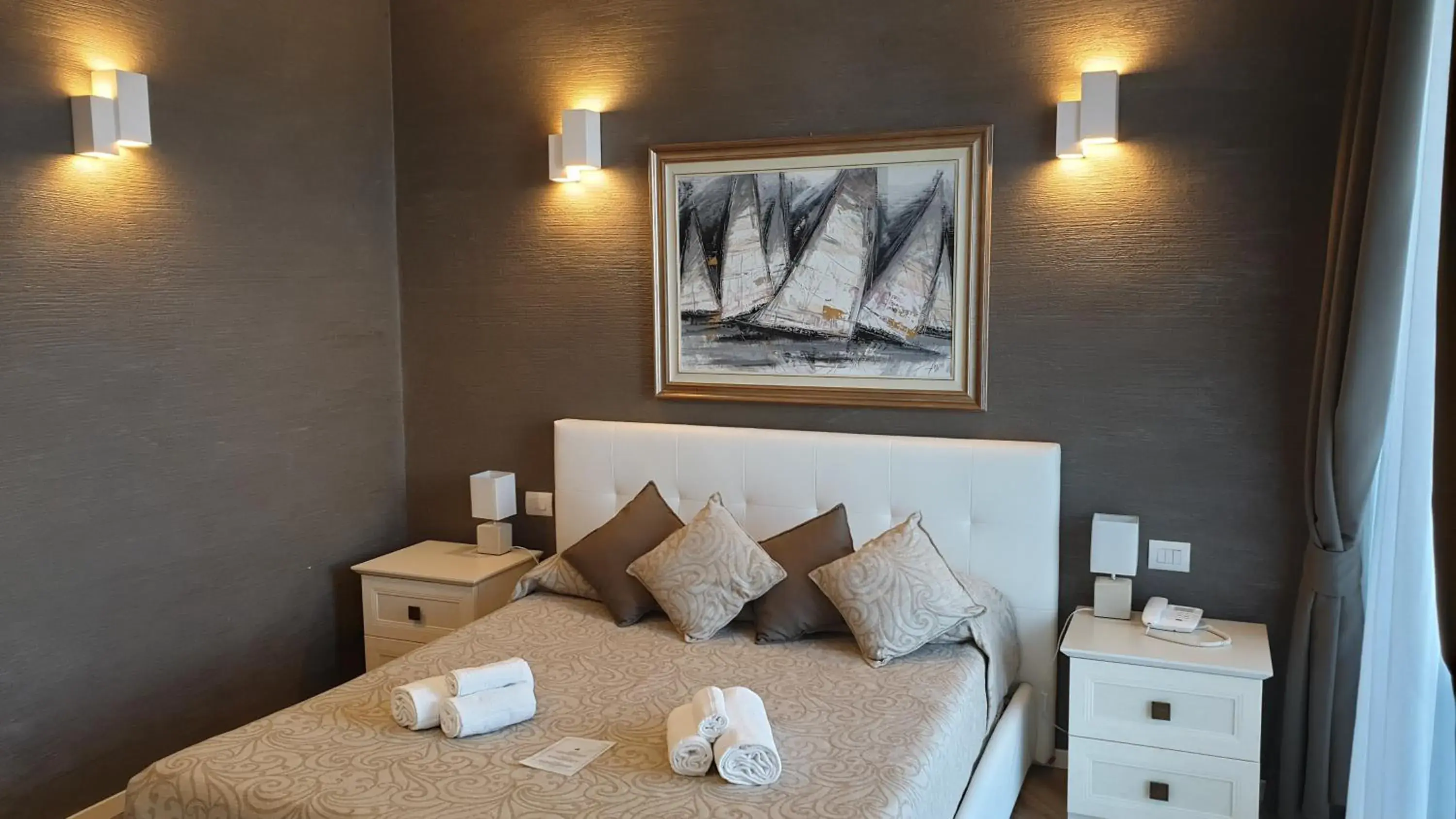 Deluxe Queen Room in Hotel Meridiana Deluxe Queen Room in Hotel Meridiana