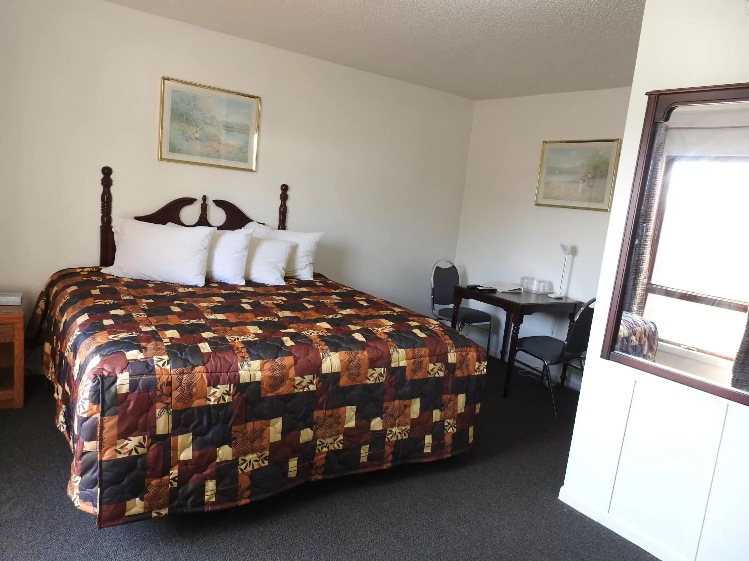 Non-Smoking - King Room in Liberty Motel Non-Smoking - King Room in Liberty Motel