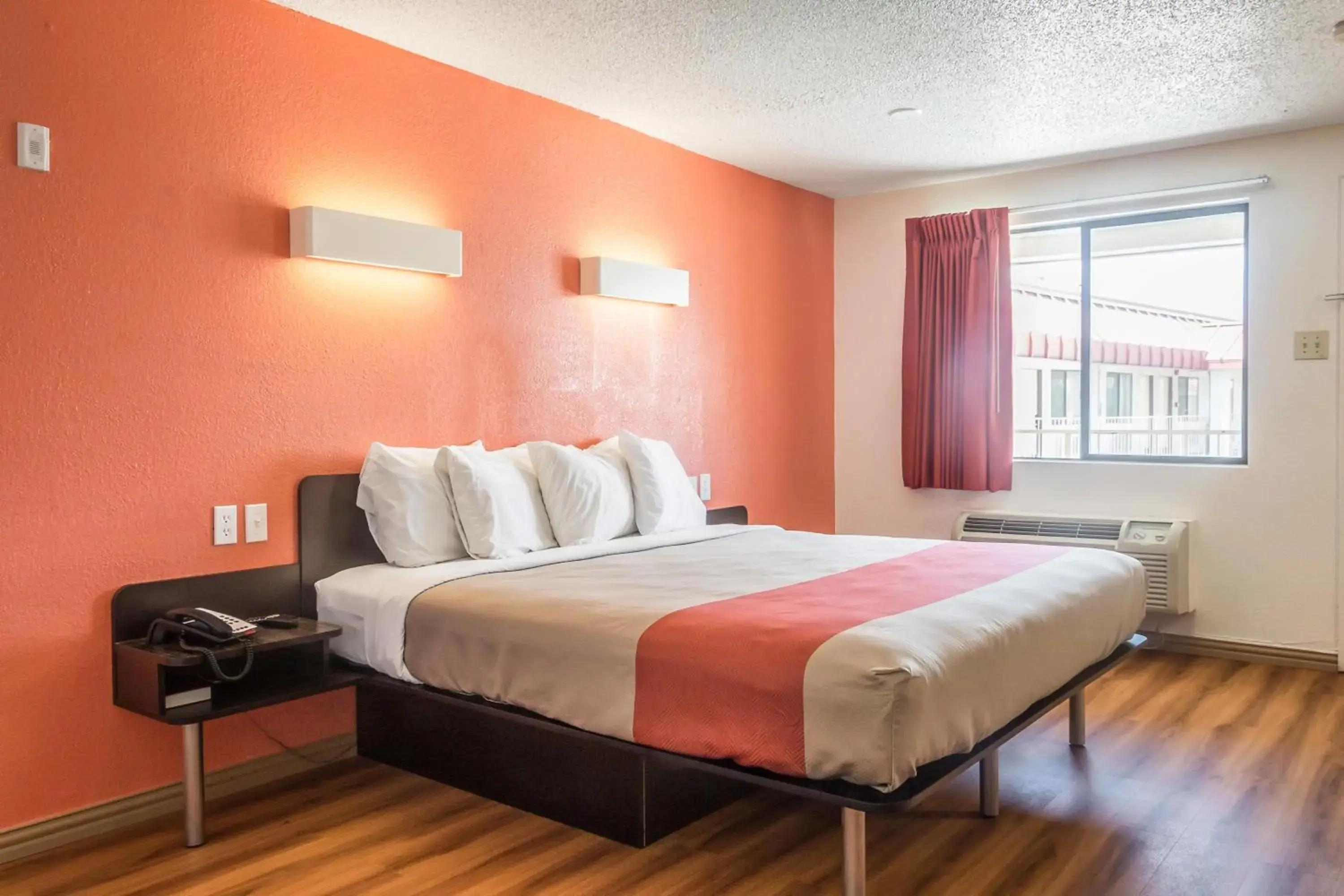 Queen Room - Disability Access - Non-Smoking in Motel 6-Mesquite, TX - Rodeo - Convention Ctr Queen Room - Disability Access - Non-Smoking in Motel 6-Mesquite, TX - Rodeo - Convention Ctr