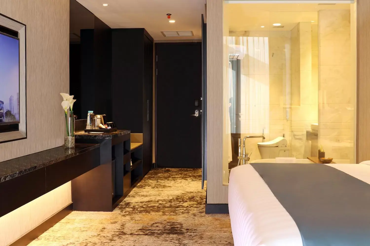 Premier King Room in JHL Solitaire Gading Serpong Premier King Room in JHL Solitaire Gading Serpong