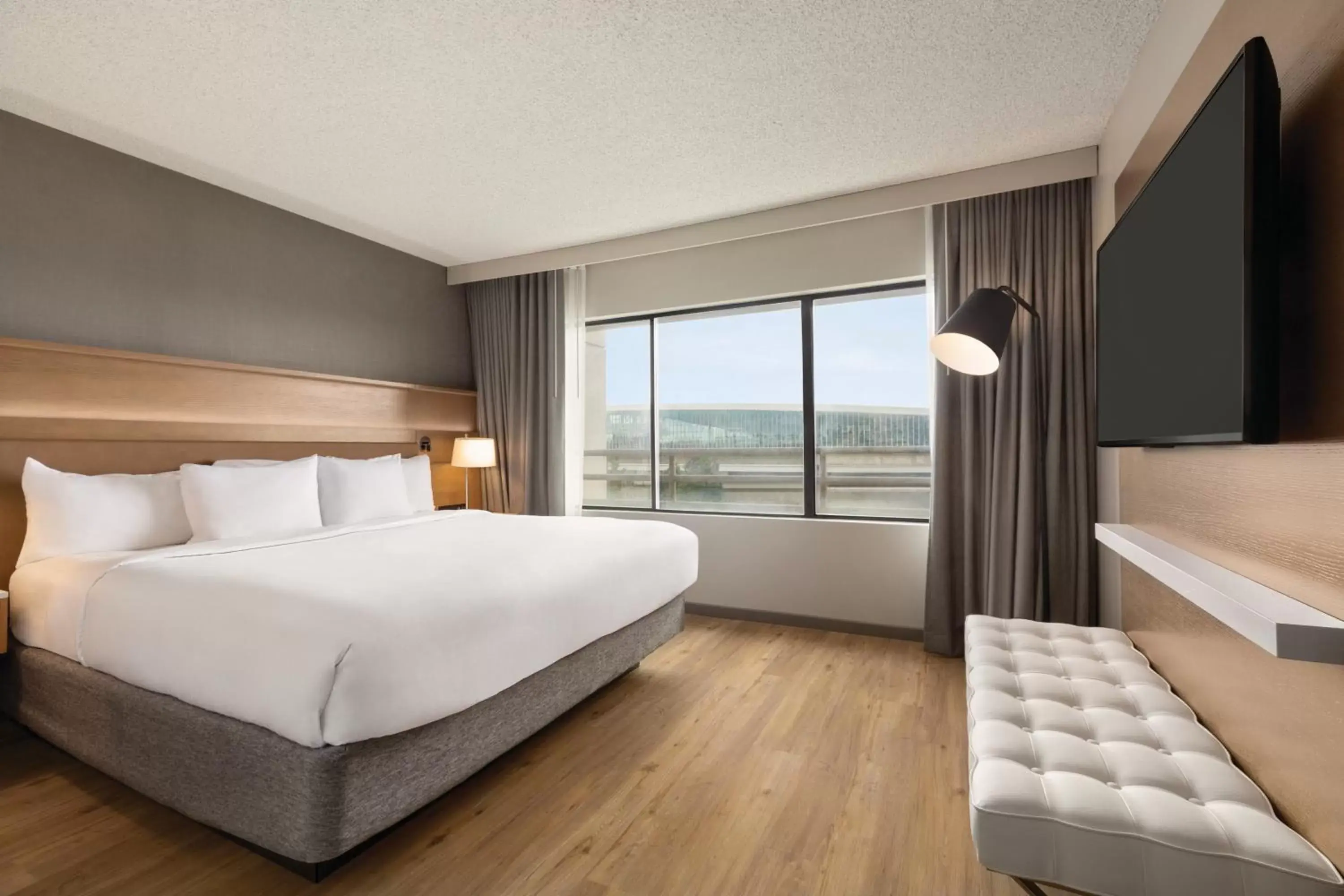 One-Bedroom King Suite with Balcony - Non-Smoking in Radisson Hotel Seattle Airport One-Bedroom King Suite with Balcony - Non-Smoking in Radisson Hotel Seattle Airport