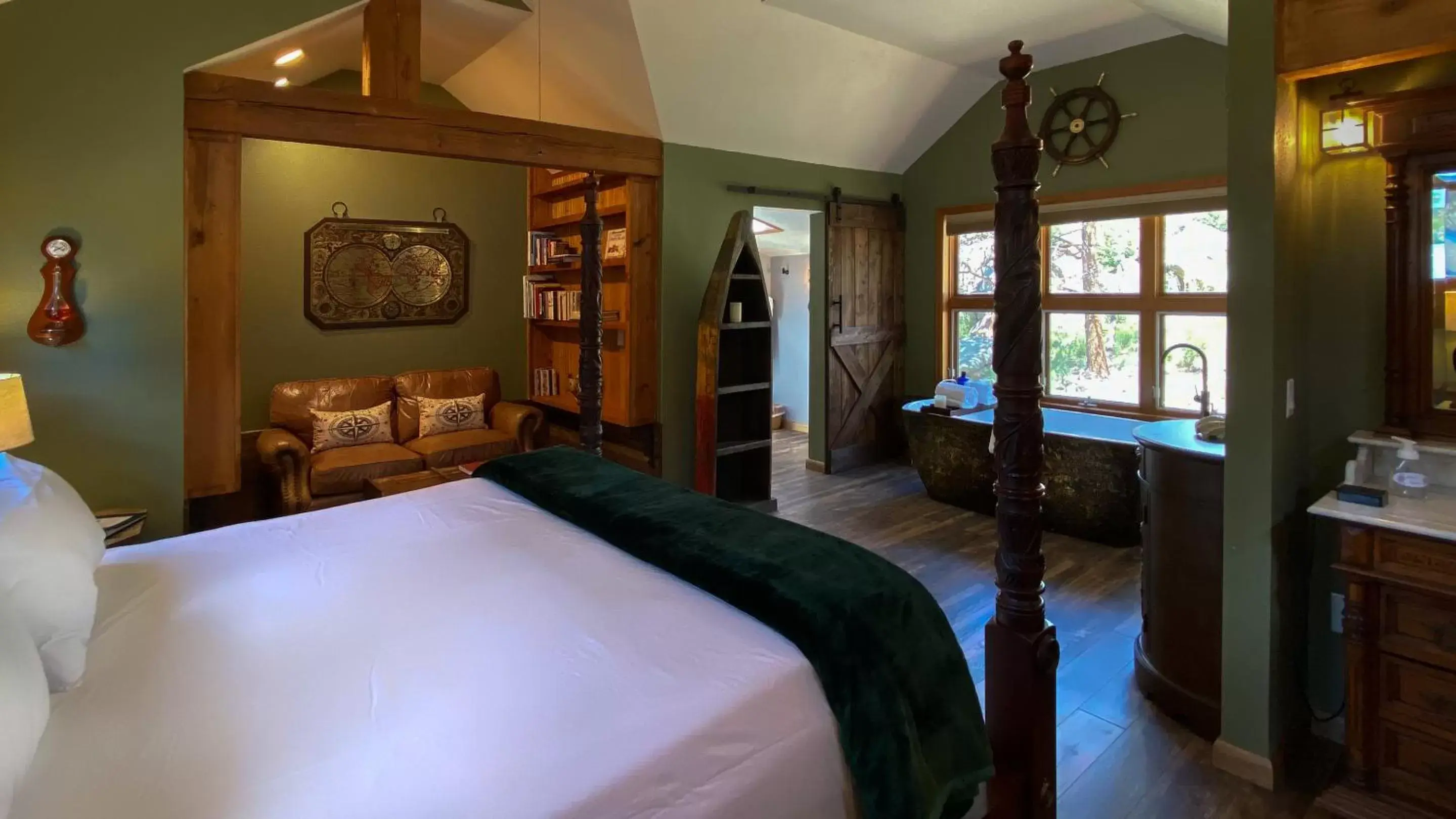 Studio with Garden View in Romantic RiverSong Inn Studio with Garden View in Romantic RiverSong Inn