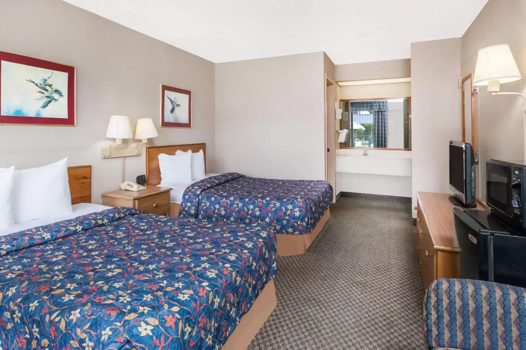 Deluxe Double Room with Two Double Beds - Disability Access - Non-Smoking in Days Inn by Wyndham Seguin TX Deluxe Double Room with Two Double Beds - Disability Access - Non-Smoking in Days Inn by Wyndham Seguin TX