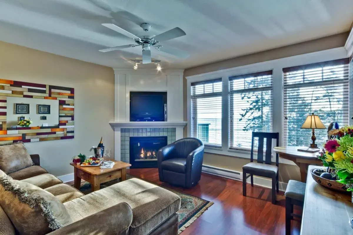 One-Bedroom King Suite with Ocean View (Adults Only) in Bonniebrook Lodge One-Bedroom King Suite with Ocean View (Adults Only) in Bonniebrook Lodge