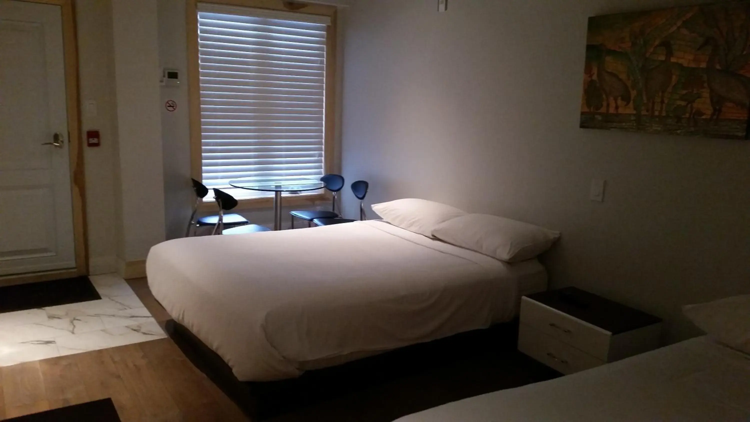 Deluxe Suite with Two Queen Beds in Dragon Gate Inn Deluxe Suite with Two Queen Beds in Dragon Gate Inn