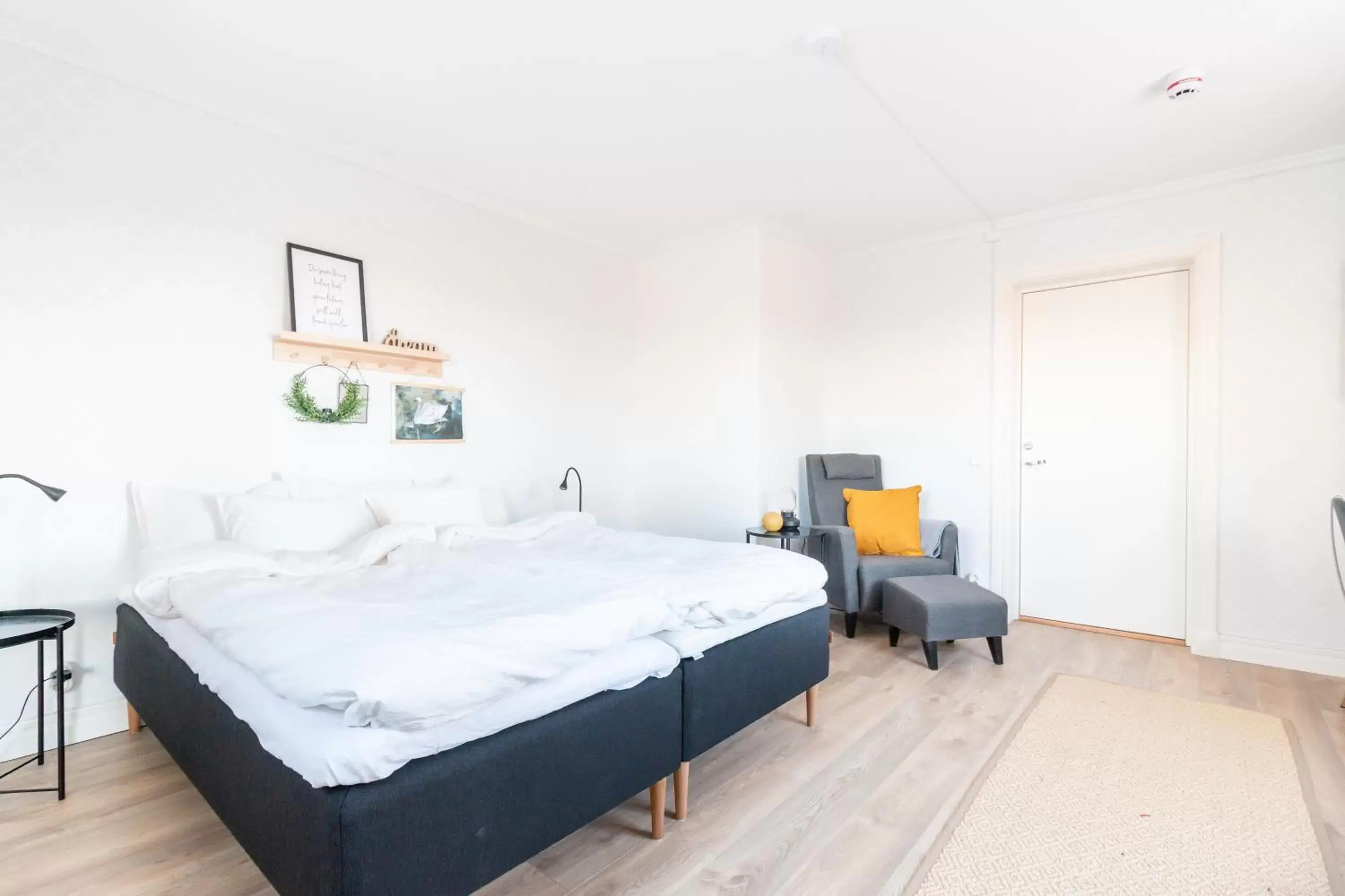 Double or Twin Room with Shared Bathroom in Segerstadsby Gårdshotell AB Double or Twin Room with Shared Bathroom in Segerstadsby Gårdshotell AB