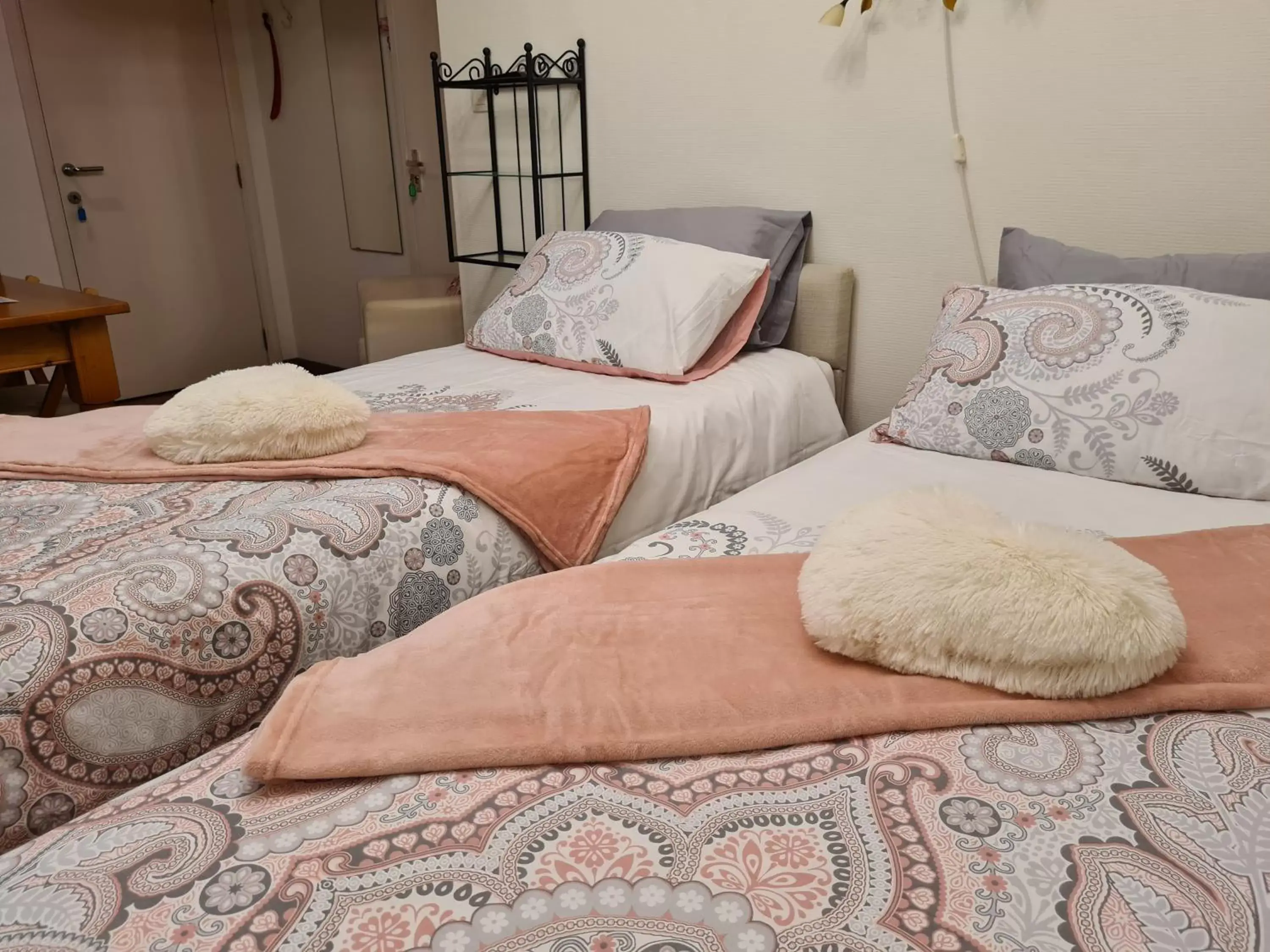 Deluxe Double or Twin Room with External Bathroom - single occupancy in La Rose Deluxe Double or Twin Room with External Bathroom - single occupancy in La Rose