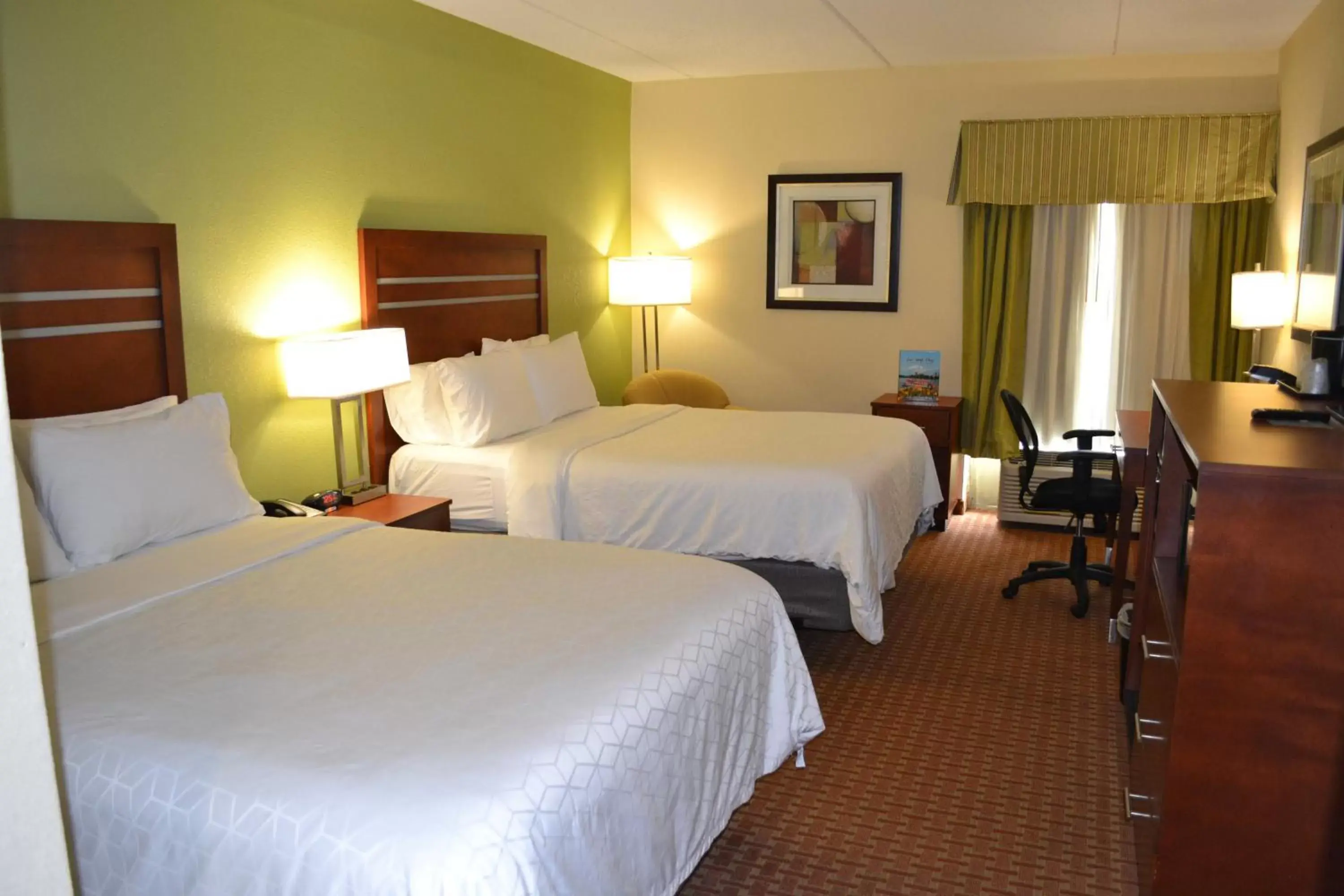 Twin Room - Hearing Accessible in Holiday Inn Express Harrisburg SW - Mechanicsburg, an IHG Hotel Twin Room - Hearing Accessible in Holiday Inn Express Harrisburg SW - Mechanicsburg, an IHG Hotel