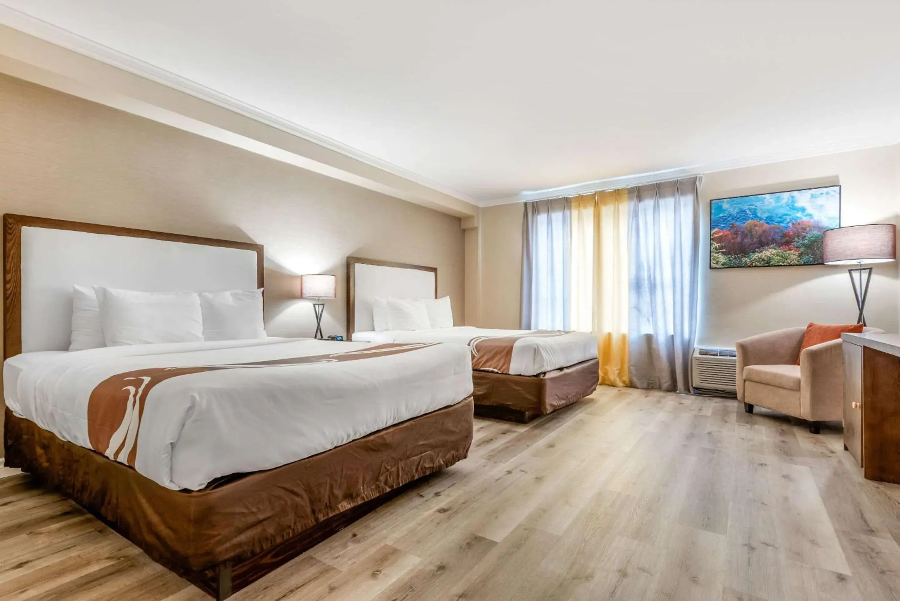 Executive Queen Room - Non-Smoking in Quality Inn and Suites Executive Queen Room - Non-Smoking in Quality Inn and Suites