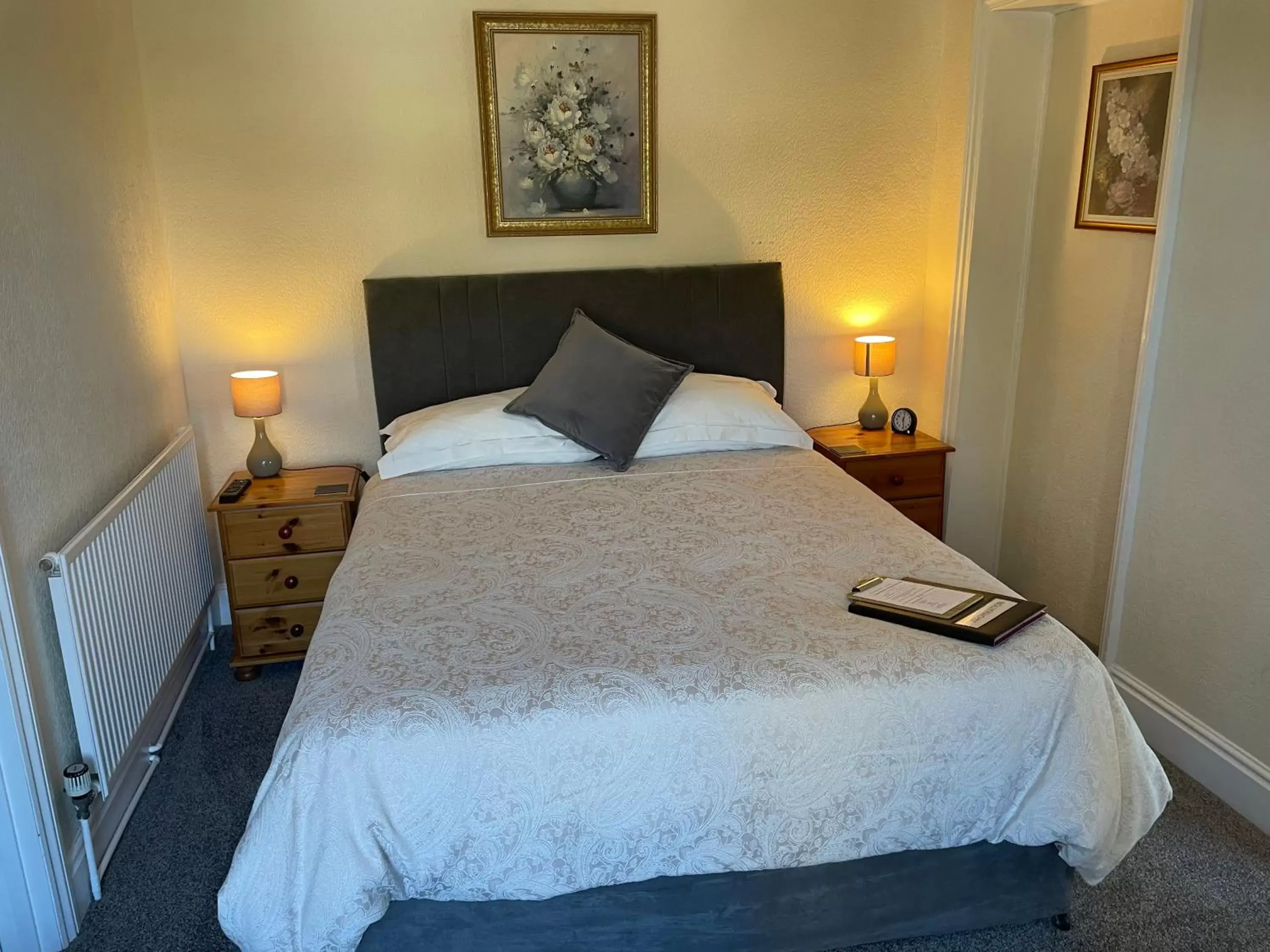 Double Room with Garden View in Bron Menai Guest House Double Room with Garden View in Bron Menai Guest House