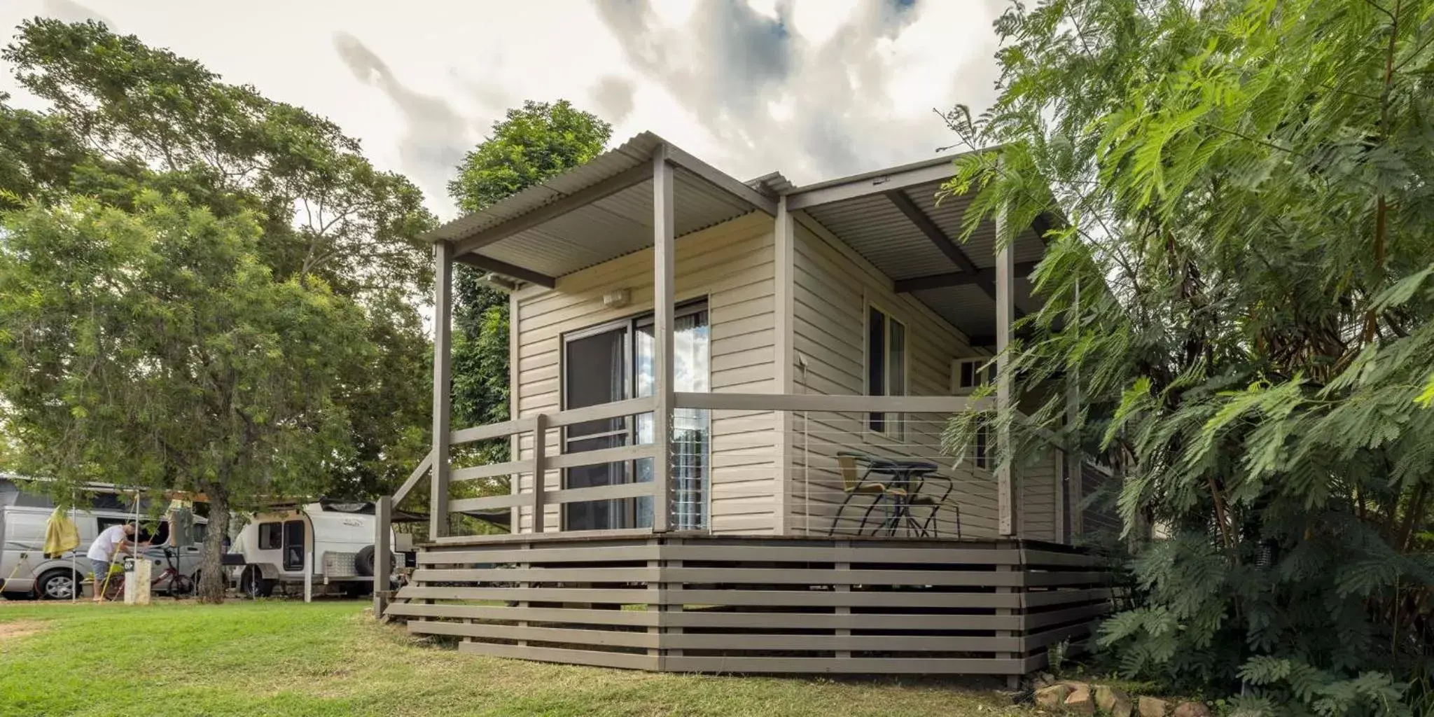 Deluxe Double Room with Balcony in Esk Caravan Park & Rail Trail Motel Deluxe Double Room with Balcony in Esk Caravan Park & Rail Trail Motel