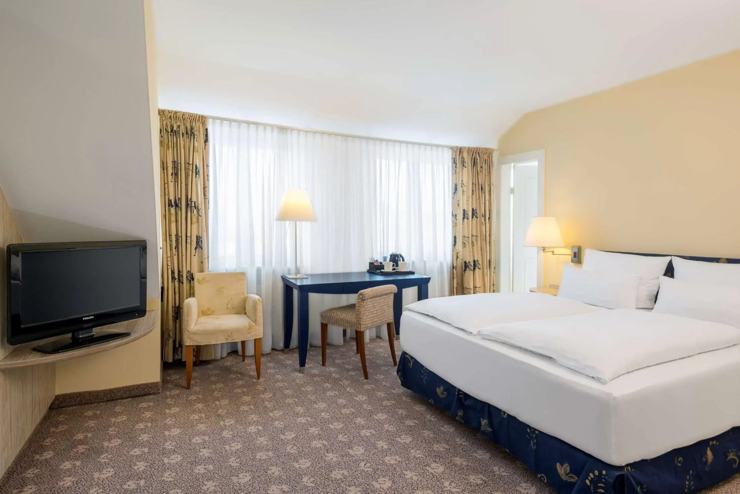 Superior Twin Room with View in NH Potsdam Superior Twin Room with View in NH Potsdam