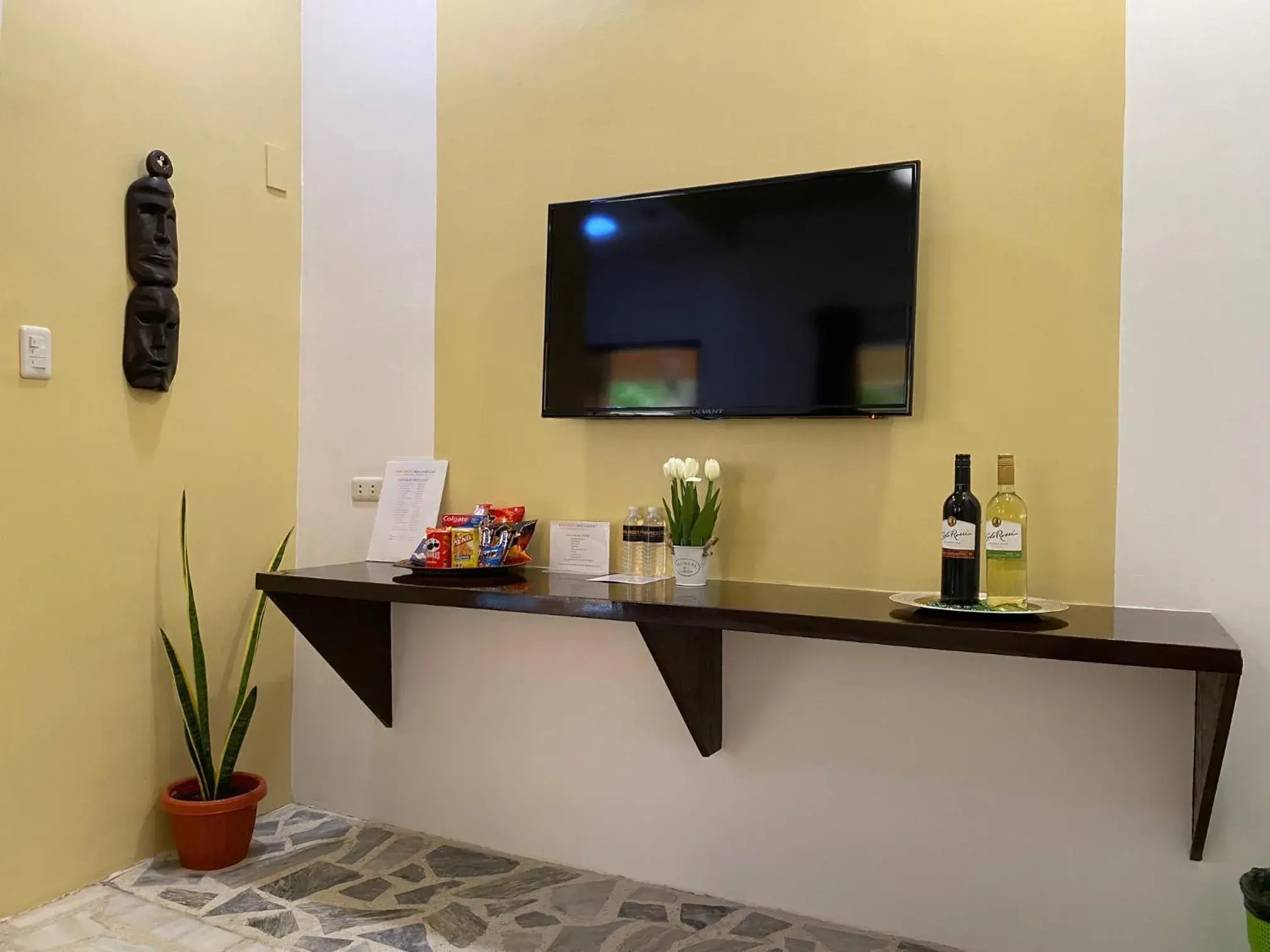 Deluxe Double Room with Balcony in Papa Freds Beach Resort Deluxe Double Room with Balcony in Papa Freds Beach Resort