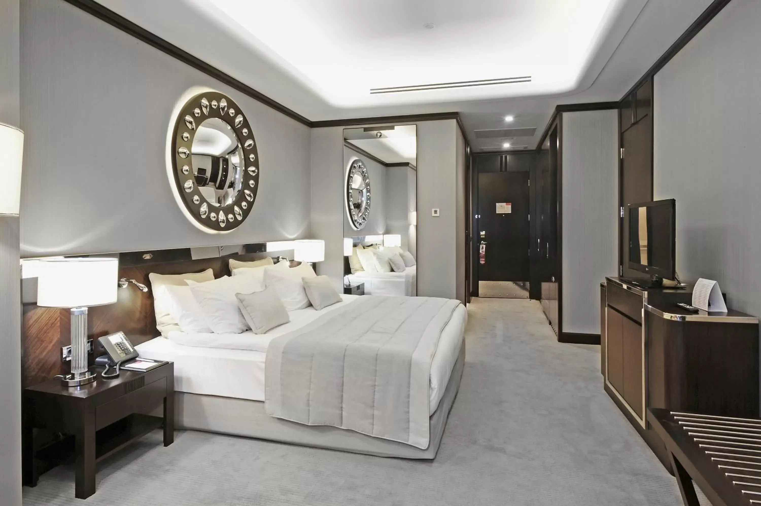 Standard King Room with City View in Crowne Plaza Bursa Convention Center & Thermal Spa by IHG Standard King Room with City View in Crowne Plaza Bursa Convention Center & Thermal Spa by IHG