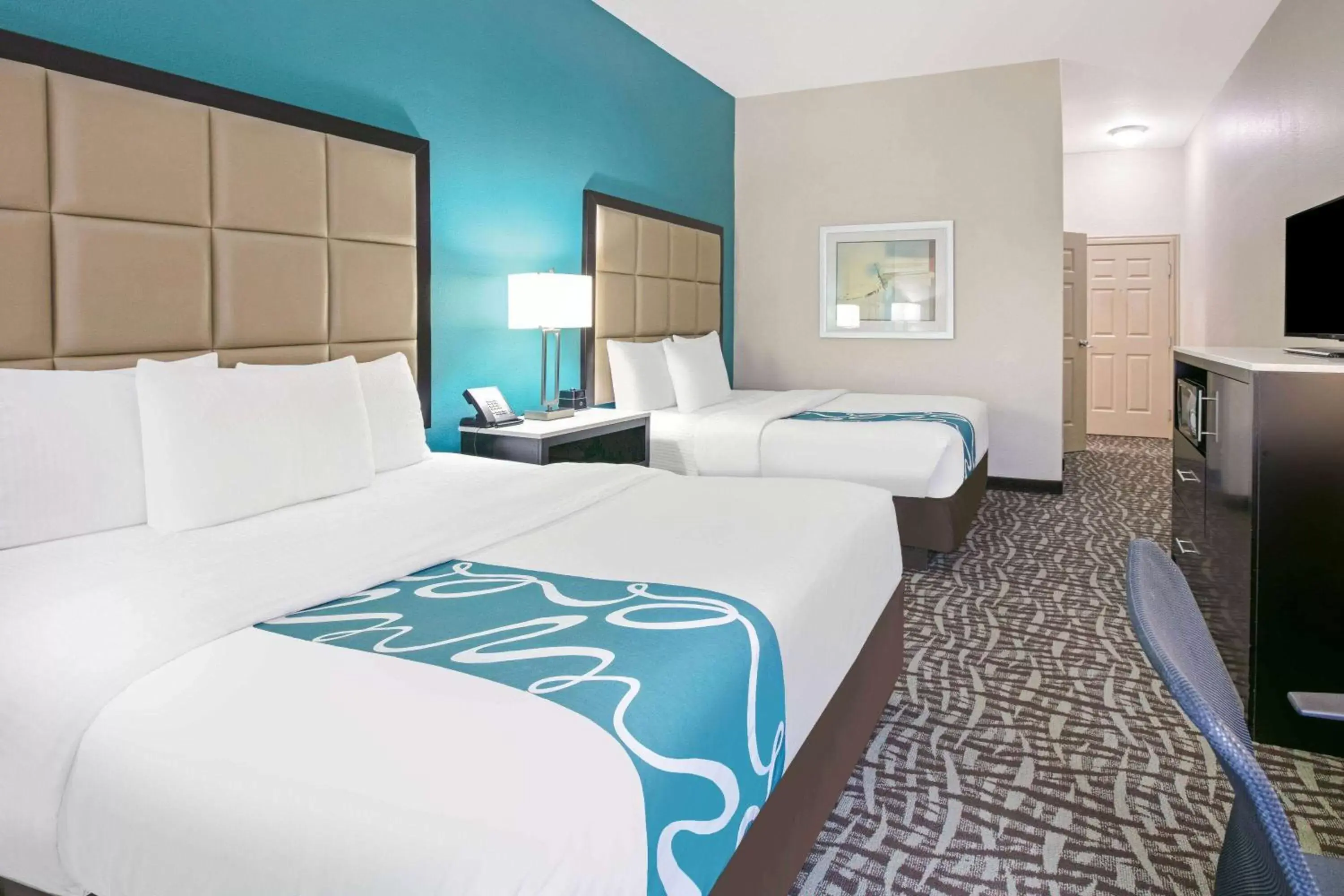 Queen Room with Two Queen Beds and Roll-In Shower - Mobility/Hearing Accessible - Non-Smoking in La Quinta Inn and Suites by Wyndham Paris Queen Room with Two Queen Beds and Roll-In Shower - Mobility/Hearing Accessible - Non-Smoking in La Quinta Inn and Suites by Wyndham Paris