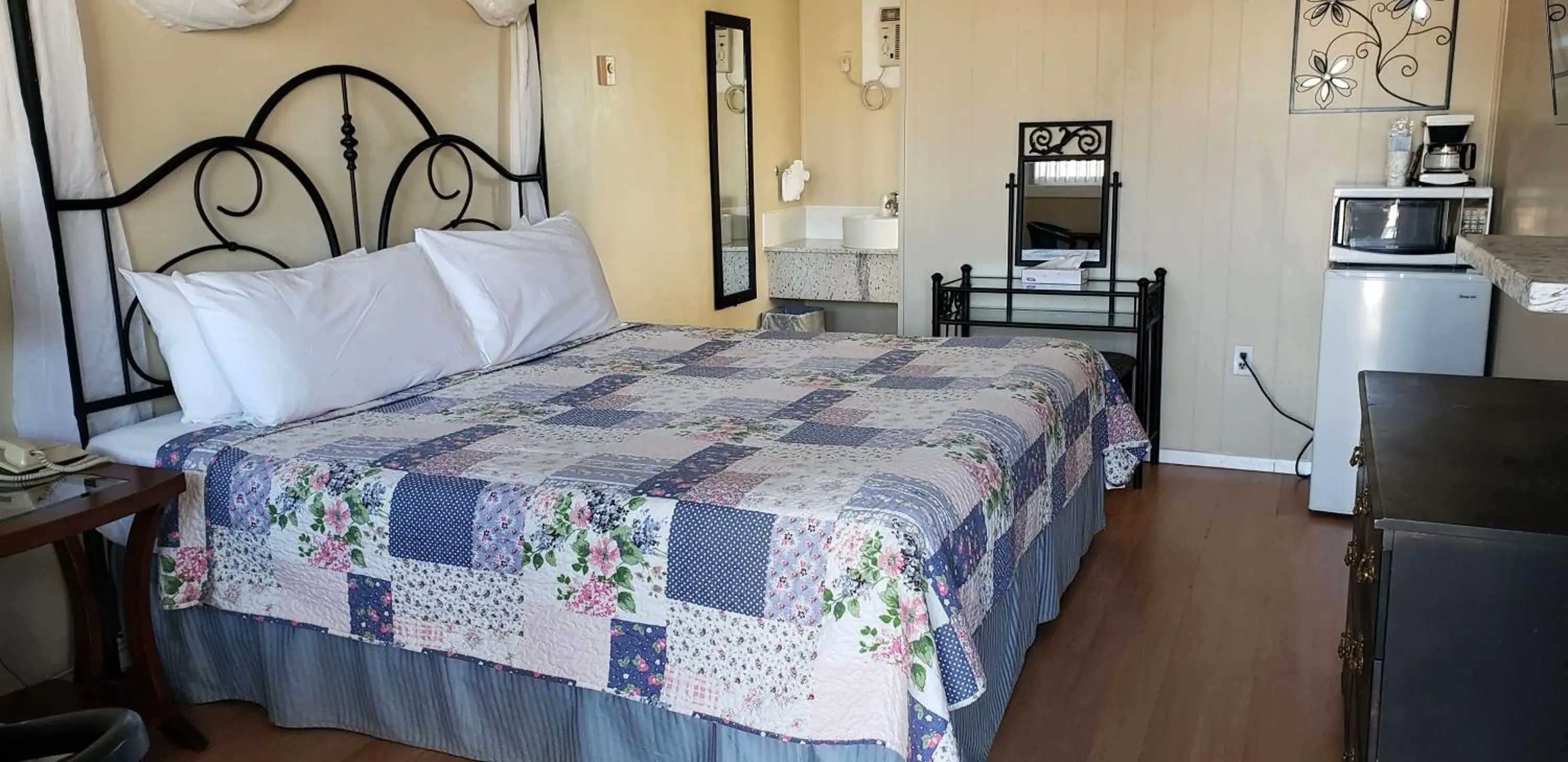 King Room in Blue Moon Motel King Room in Blue Moon Motel