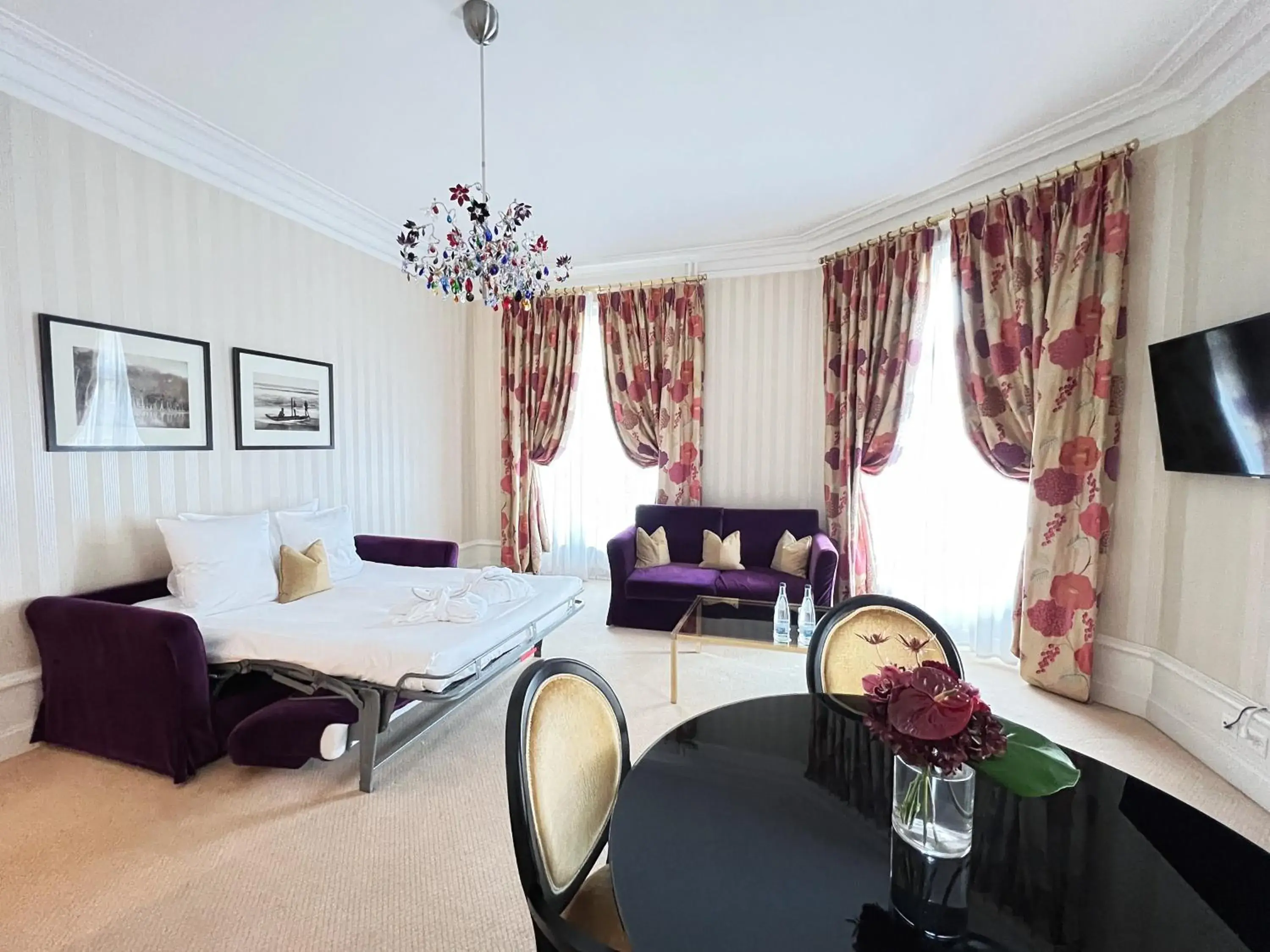 Suite with City View in Hôtel Des Trois Couronnes & Spa - The Leading Hotels of the World Suite with City View in Hôtel Des Trois Couronnes & Spa - The Leading Hotels of the World