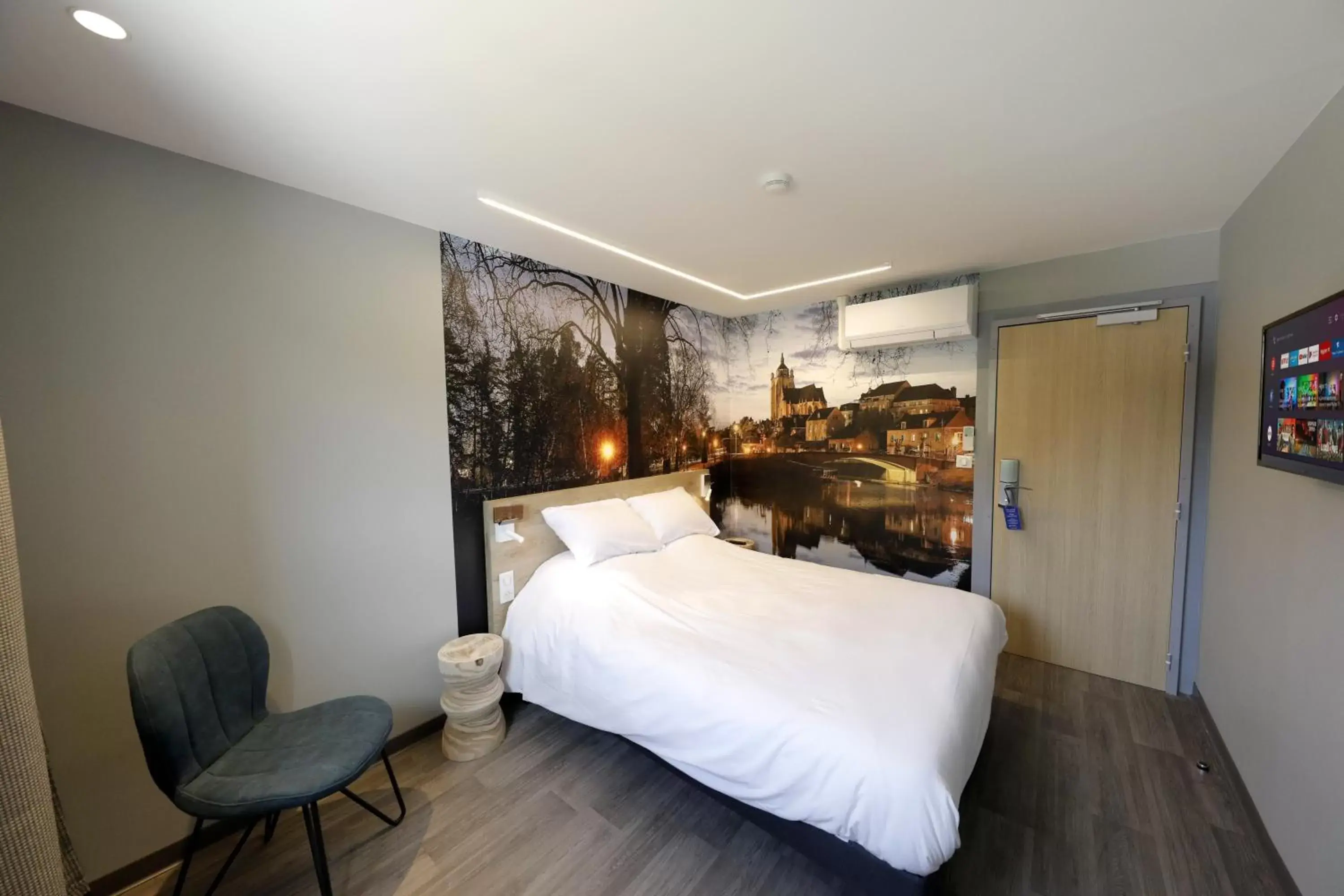 Standard Queen Room with Roll-In Shower - Disability Access/Non-Smoking in Sure Hotel by Best Western Dole Standard Queen Room with Roll-In Shower - Disability Access/Non-Smoking in Sure Hotel by Best Western Dole