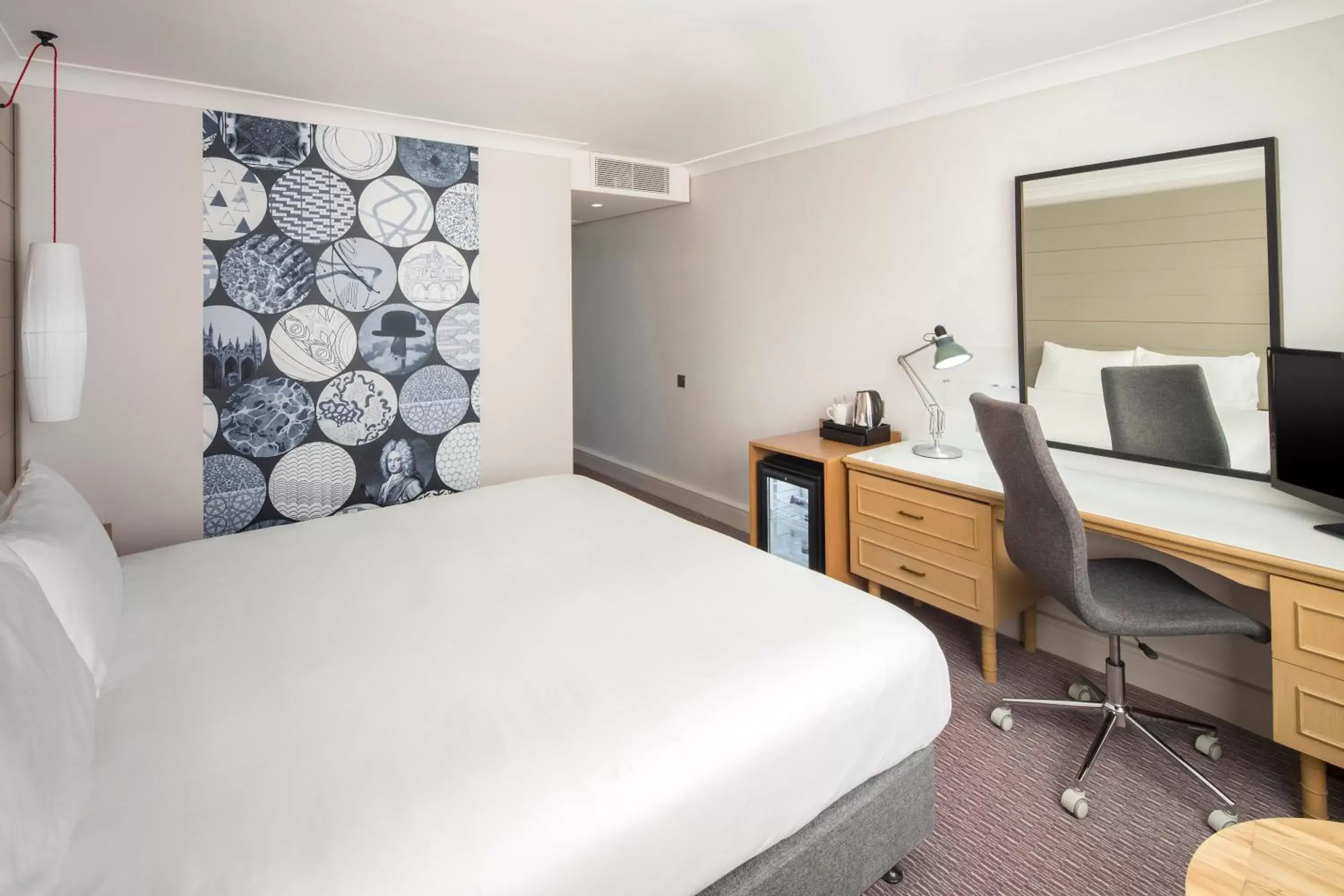 Premium King Room with Mini-bar in Holiday Inn Peterborough West by IHG Premium King Room with Mini-bar in Holiday Inn Peterborough West by IHG